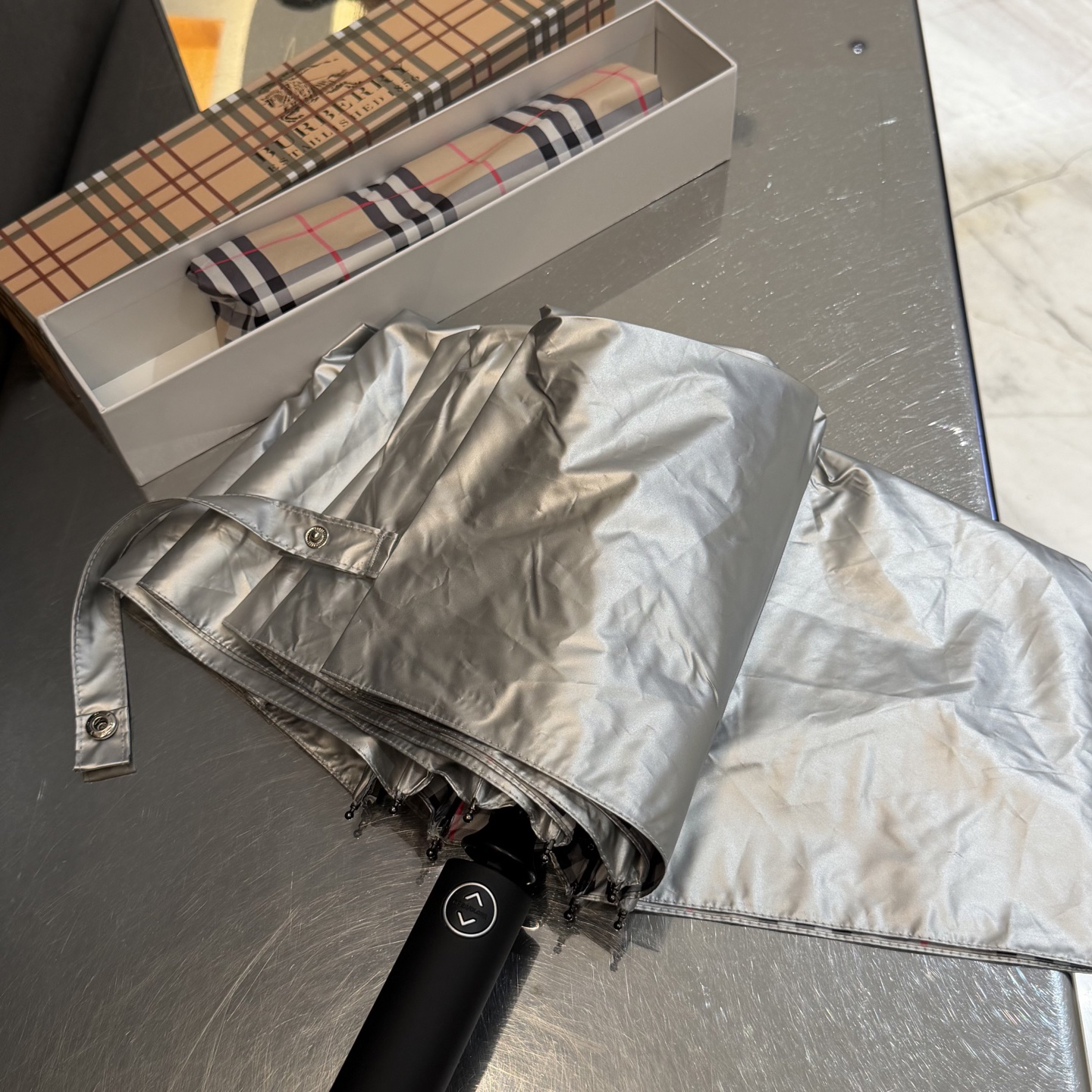 [TOP] BURBERRY Umbrella - Khaki and Silver - 711 Luxury