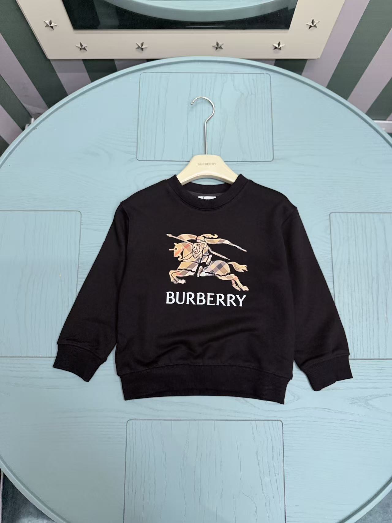 Burberry Unisex Kids Black Vintage Check Knight Equestrian Logo Crew Neck Long Sleeve Sweatshirt Boys Girls Sizes 100-160, Fall Winter Kids Basic Pullover