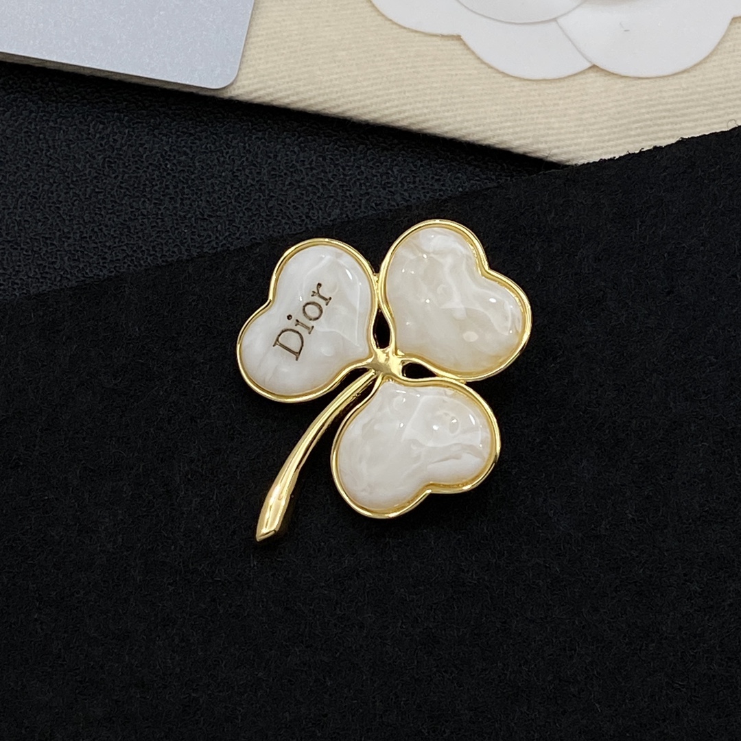 [TOP] Christian Dior Brooch - Gold