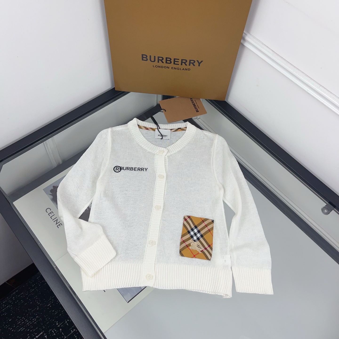 Burberry Unisex Kids White Thin Knit Vintage Plaid Pocket Crew Neck Cardigan Sun Protection Air Conditioner Sweater Boys Girls Sizes 90-150
