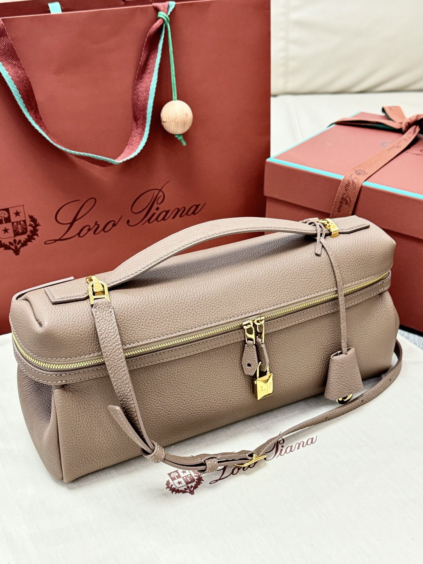 [TOP] Loro Piana Extra Softy Bag L33 Bag 33 x 14 x 9cm - Rocky Gray - 711 Luxury