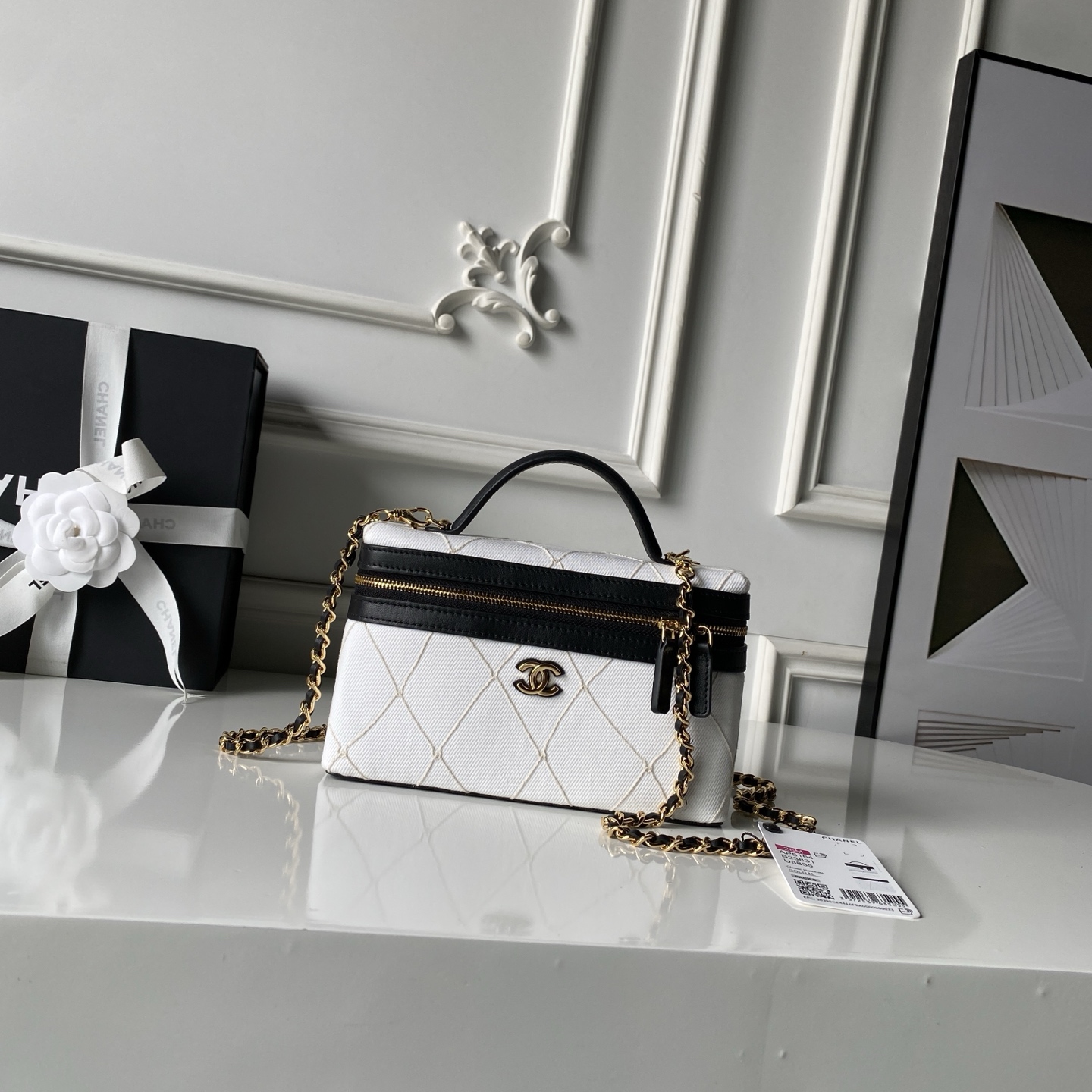 [TOP] CHANEL 26C Coco Beach Vanity Case Bag 8.5X11X7cm - White - 711 Luxury