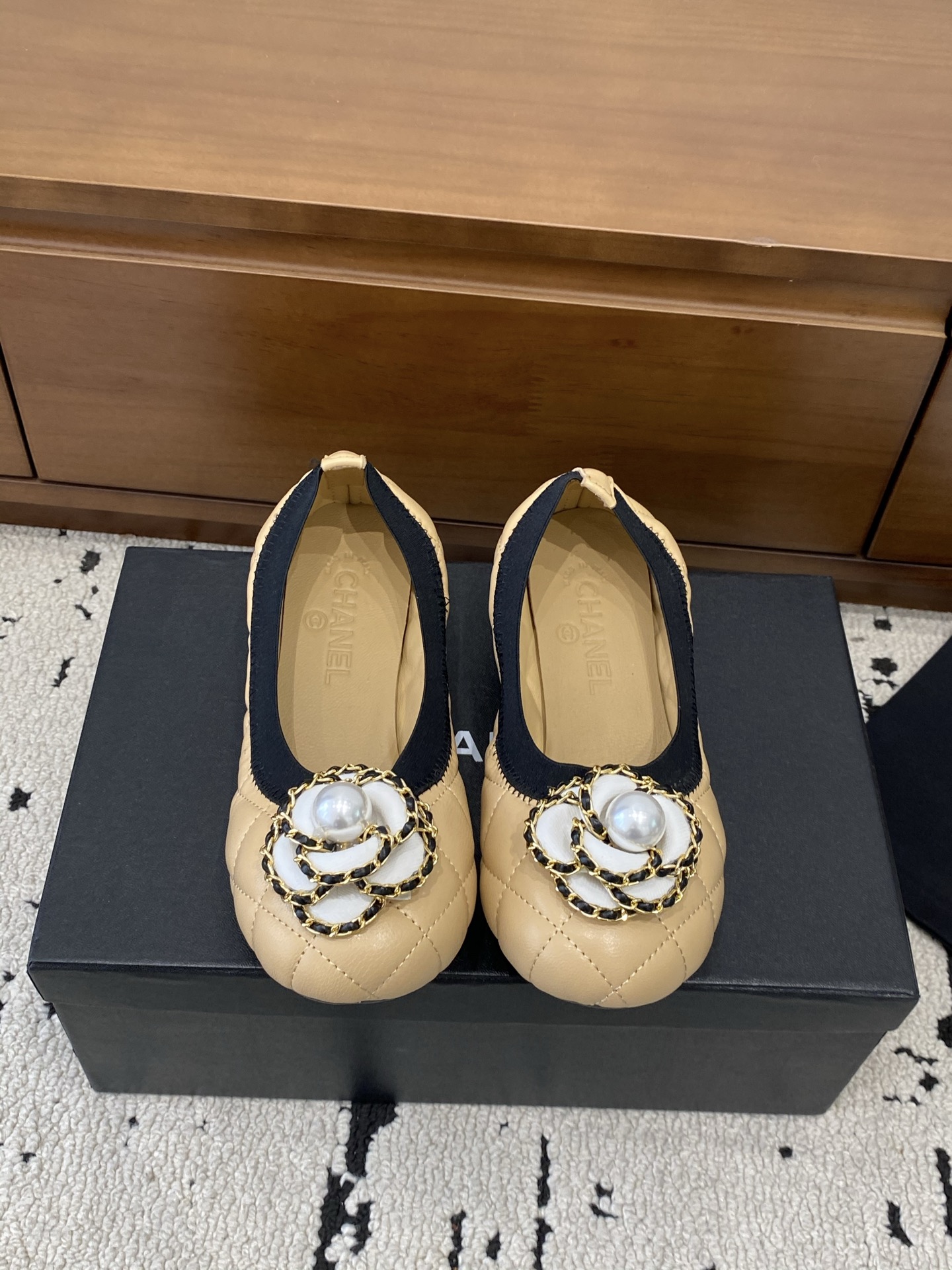[TOP] CHANEL Flats - Apricot - 711 Luxury