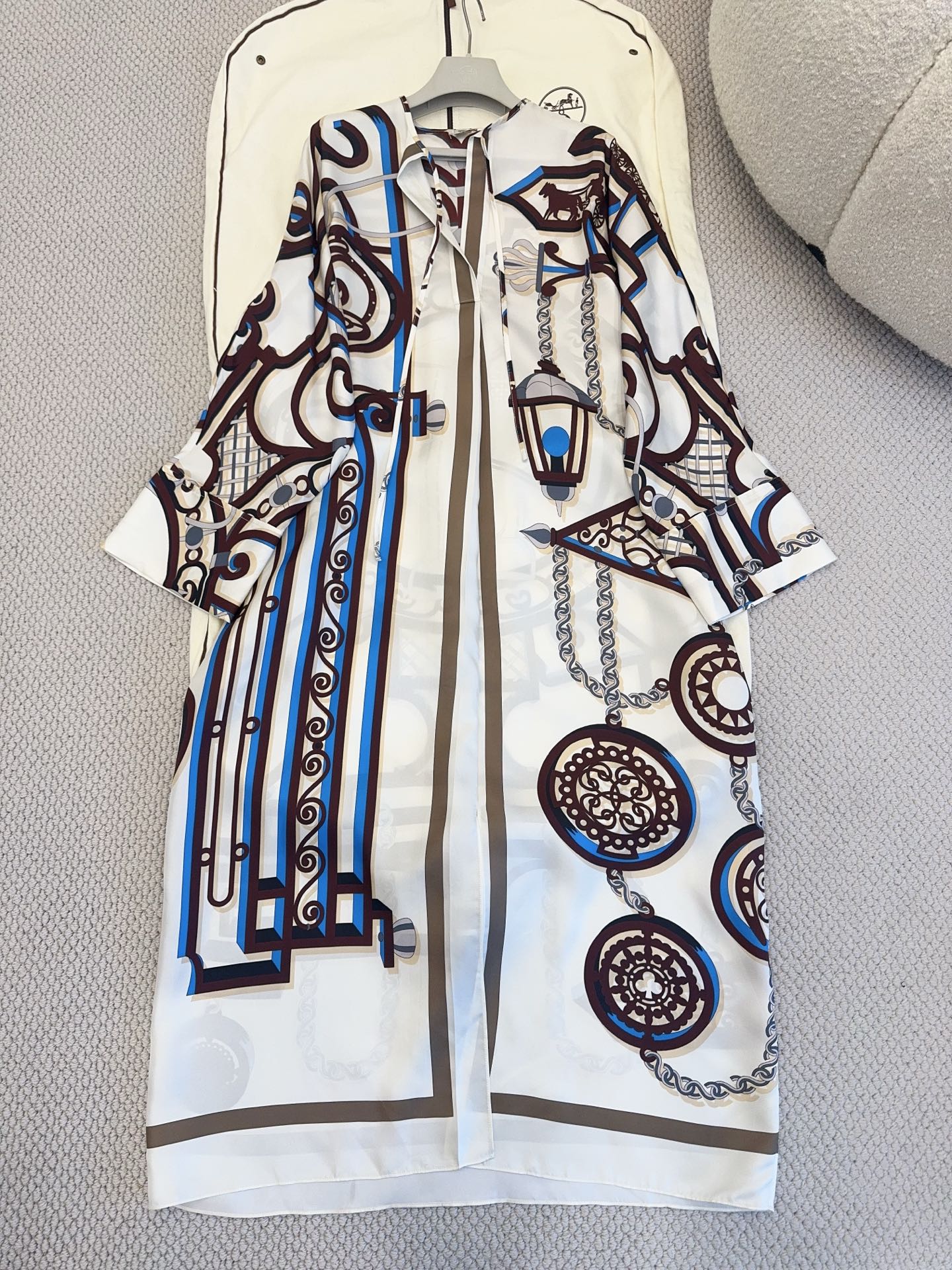 Designer Accessory Hermès L Enseigne du Sellier caftan #396426 View 2 | Nigo Office