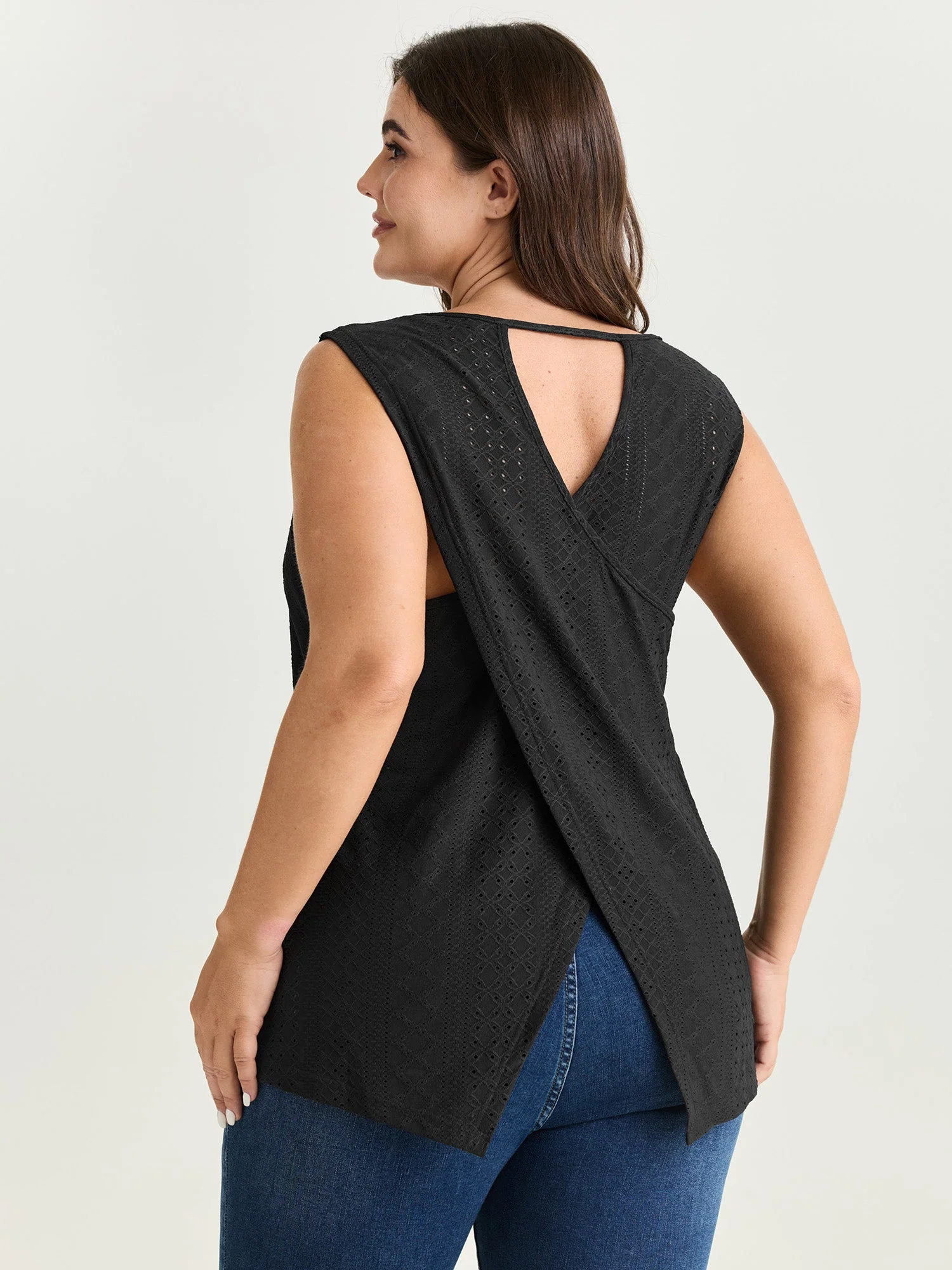 Stretchy Textured Round Neck Tank Top