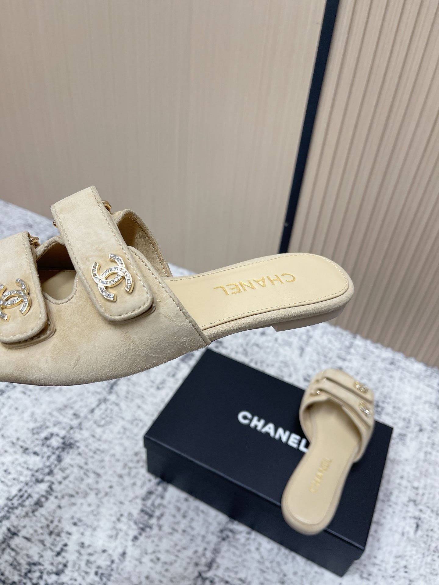 [TOP] CHANEL  Sandals - Khaki