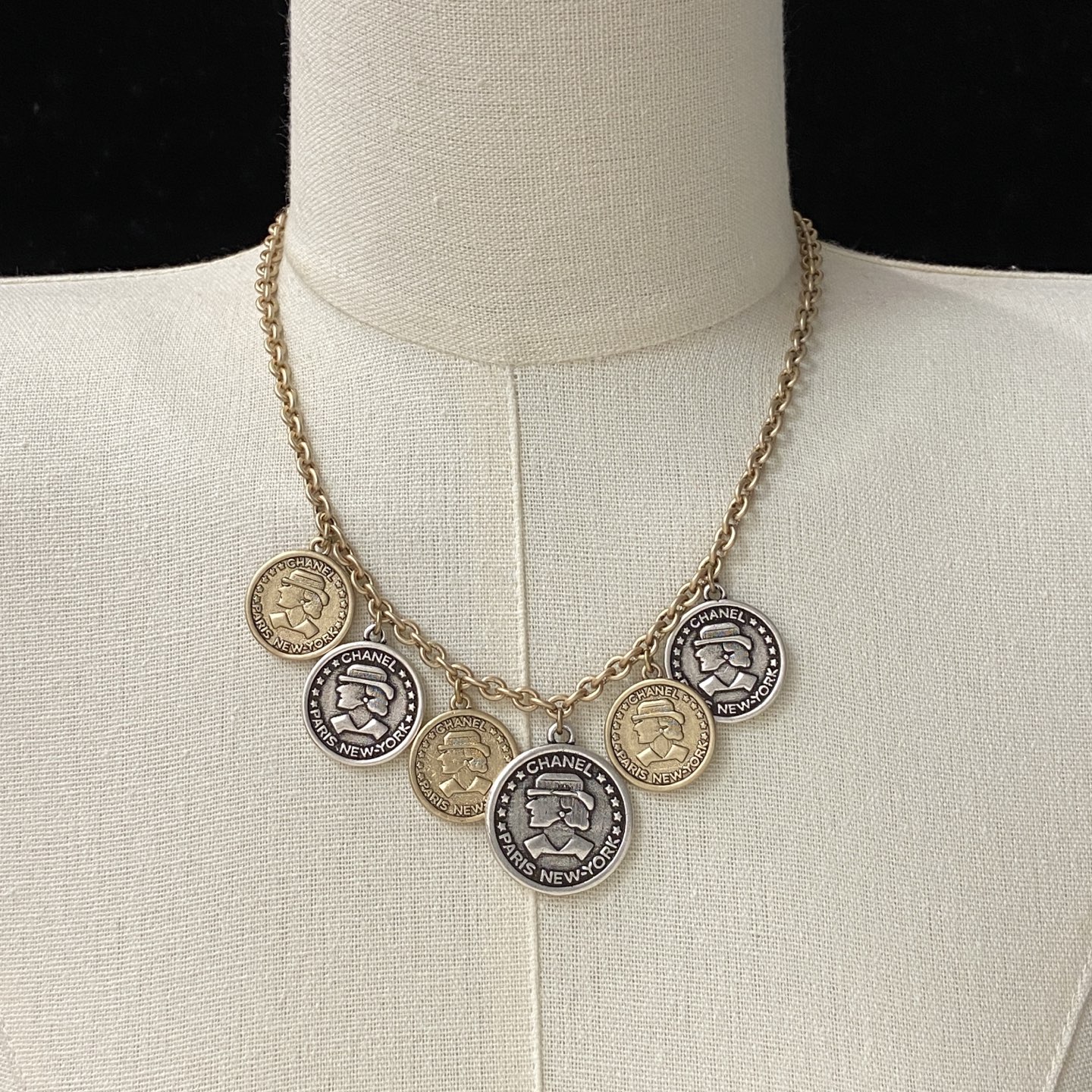 [TOP] CHANEL Necklace - Gold - 711 Luxury