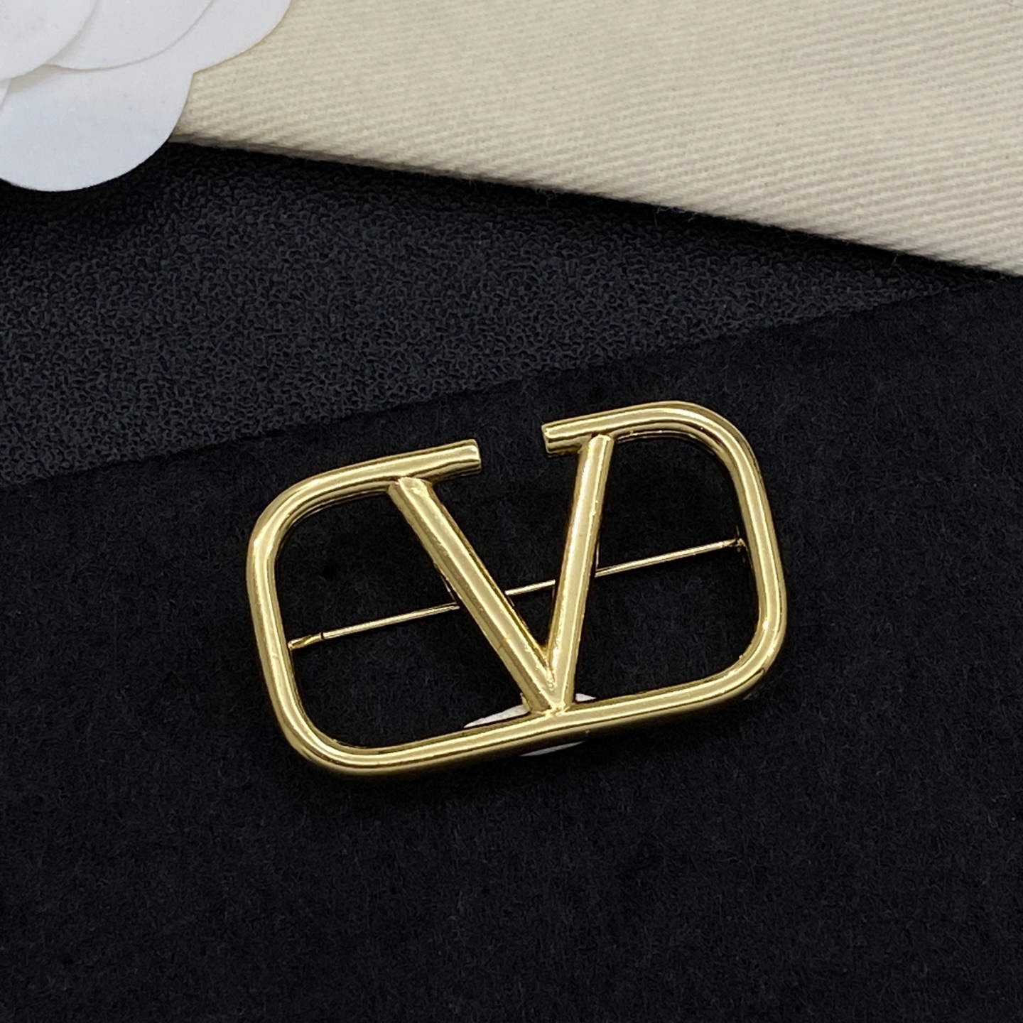 [TOP] VALENTINO Brooch - Gold - 711 Luxury