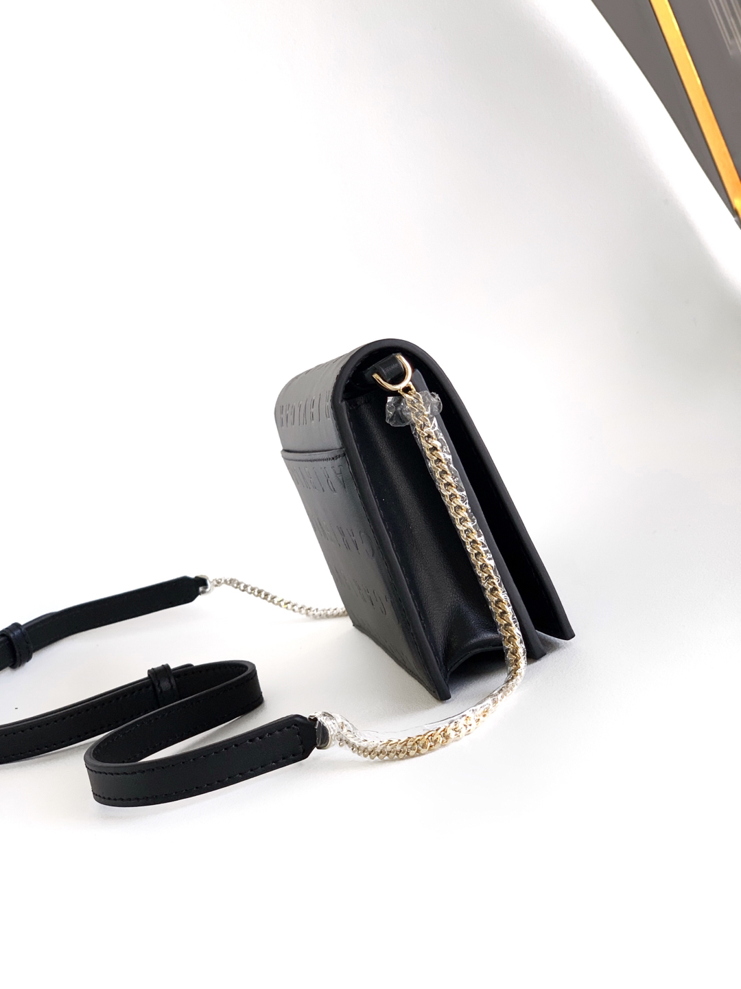 [TOP] BVLGARI Logo Bag Calfskin 19x10.5x4.5cm - Black - 711 Luxury