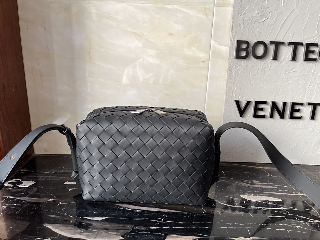 [TOP] Bottega Veneta BV Men's Cowhide Crossbody Bag 25x16x10cm - Black - 711 Luxury
