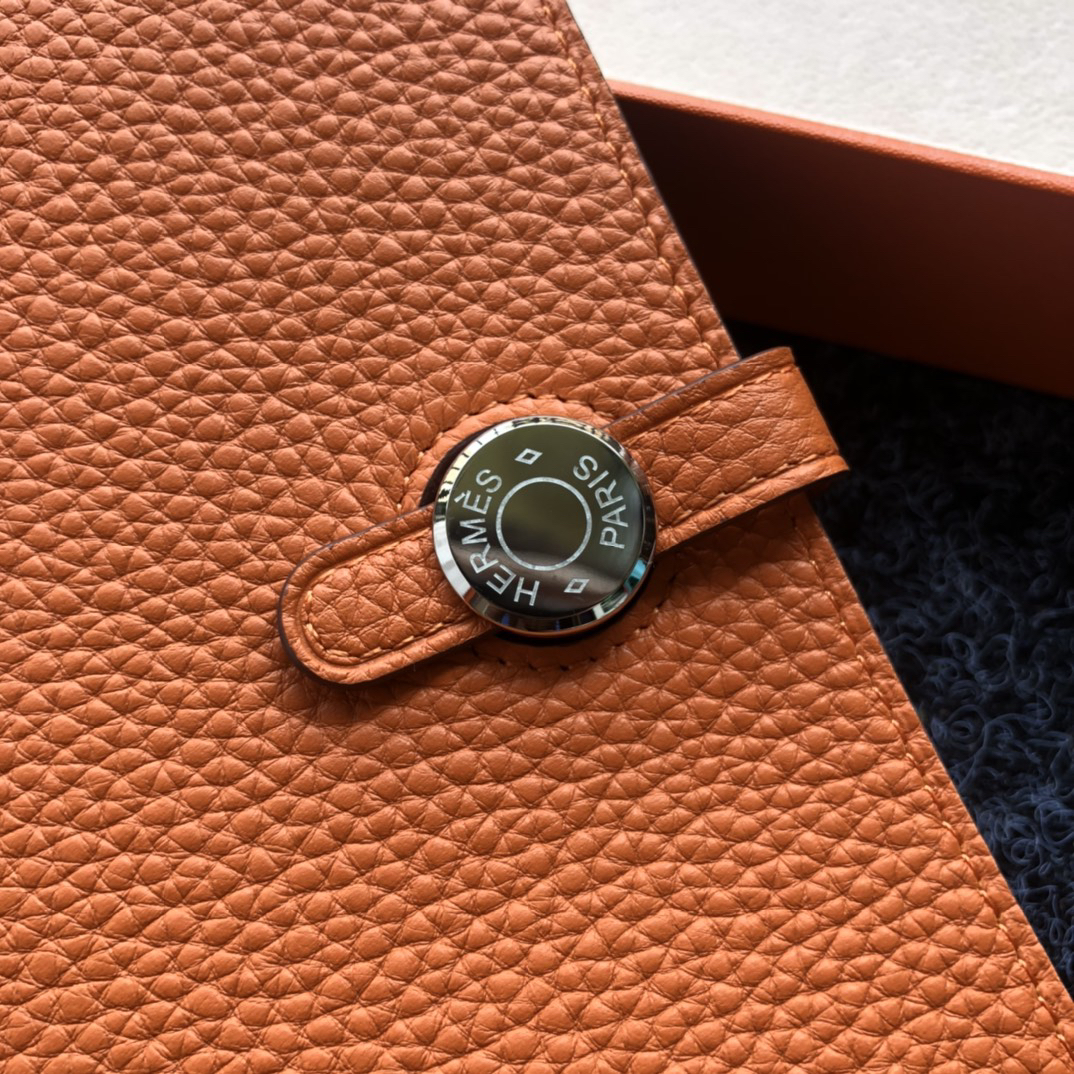 [TOP] HERMES Dogon Passport Holder - Orange - 711 Luxury