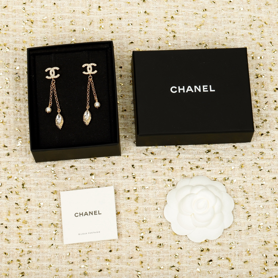 [TOP] CHANEL Earrings - Gold