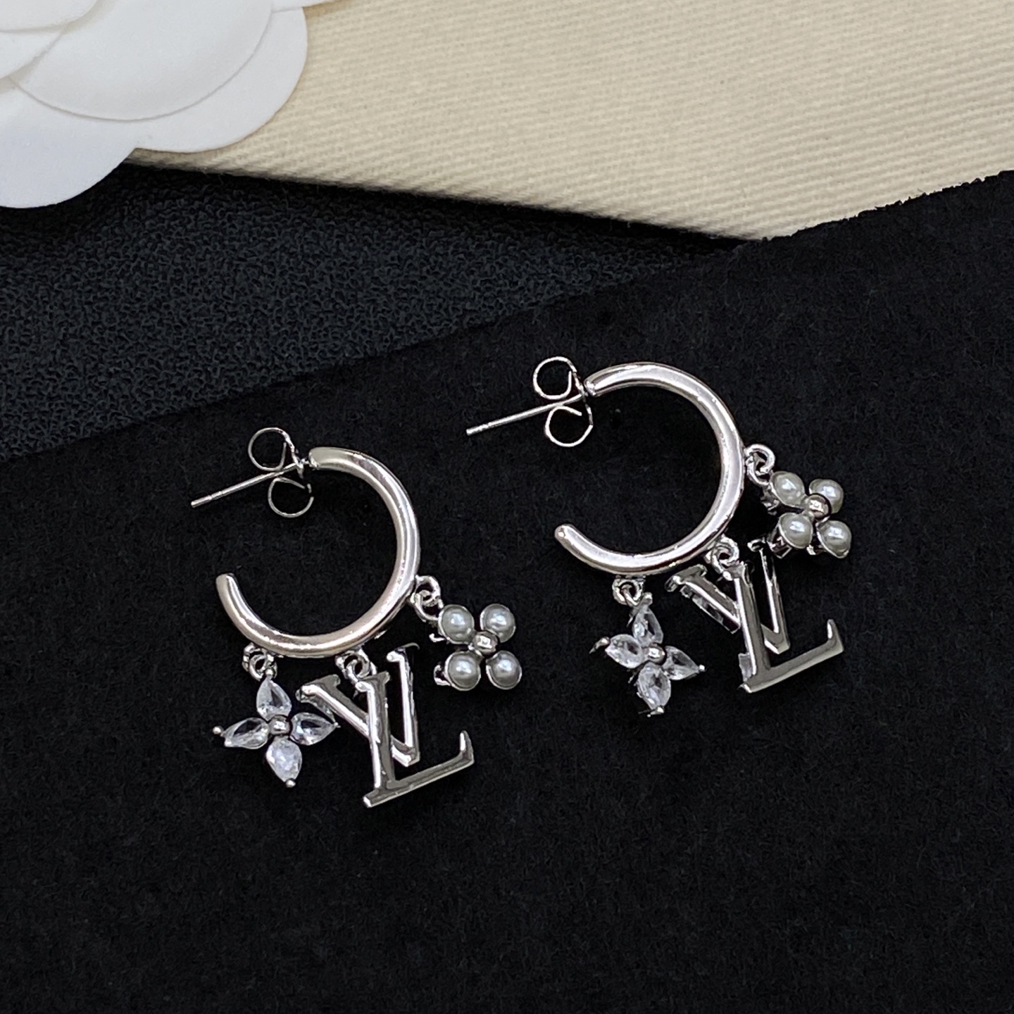 [TOP] Louis Vuitton LV Earrings - Silver - 711 Luxury