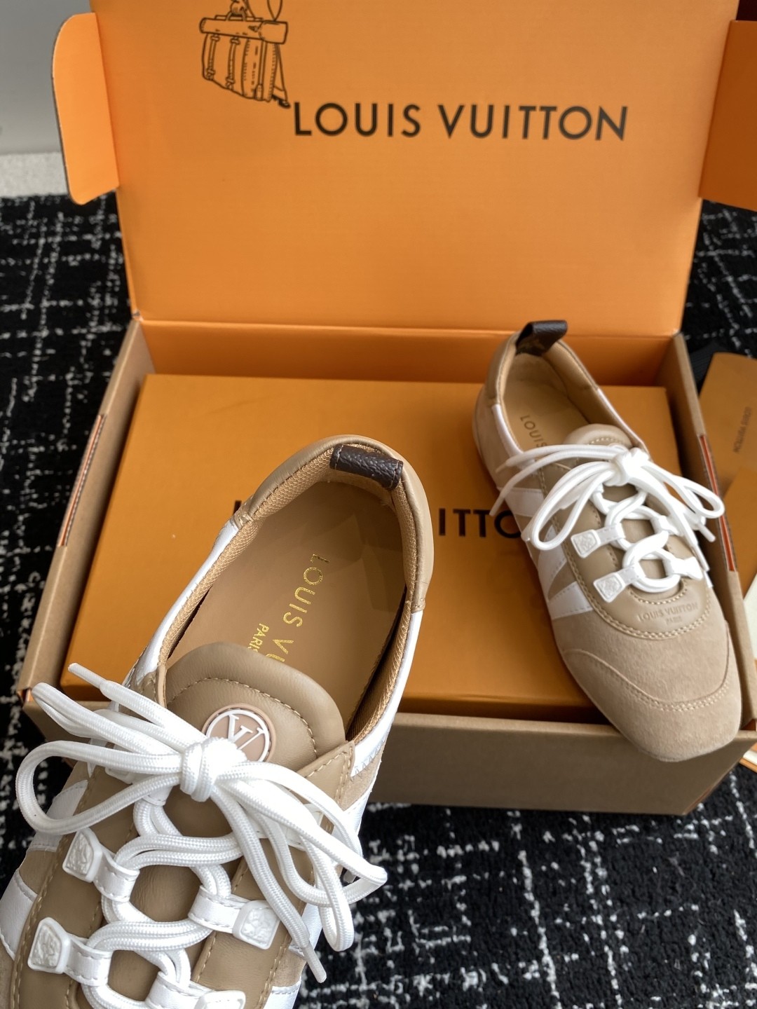 [TOP] Louis Vuitton LV Sneakers Cow Leather - Khaki - 711 Luxury