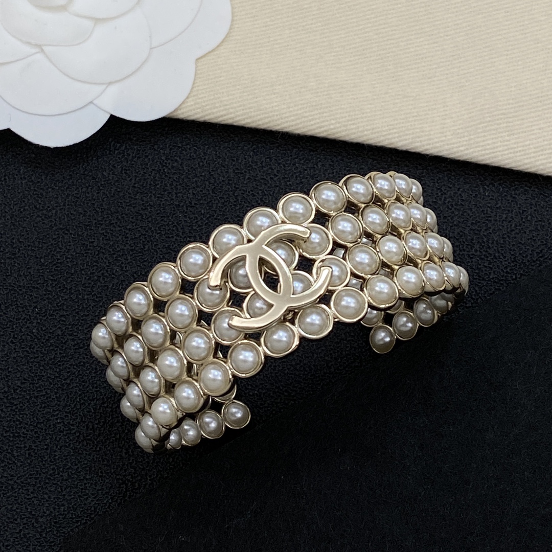 [TOP] CHANEL Bracelet - Gold