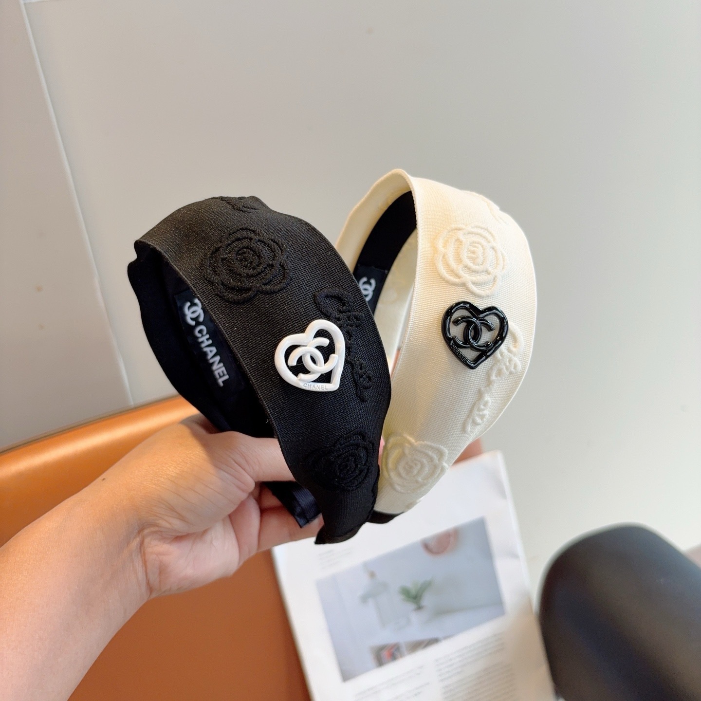 [TOP] CHANEL Hairband - 2 Colors - 711 Luxury