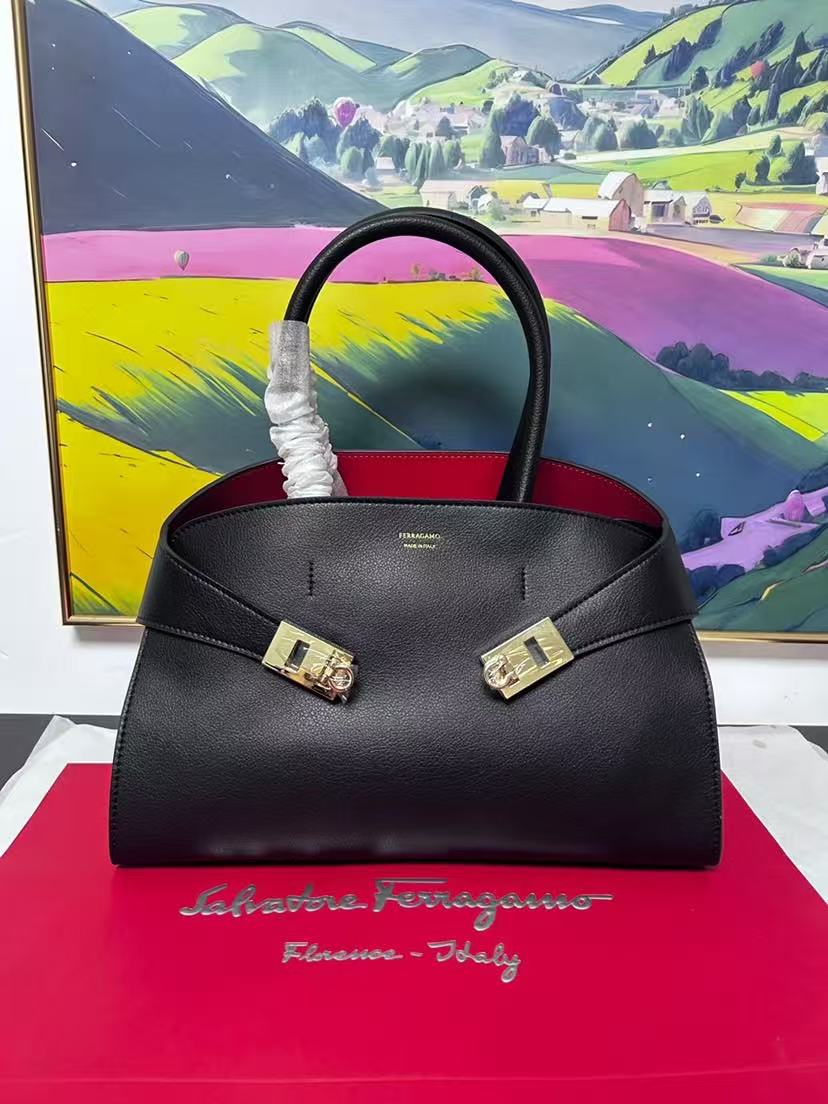 [TOP] Ferragamo Bag 32-22-14cm - Black - 711 Luxury