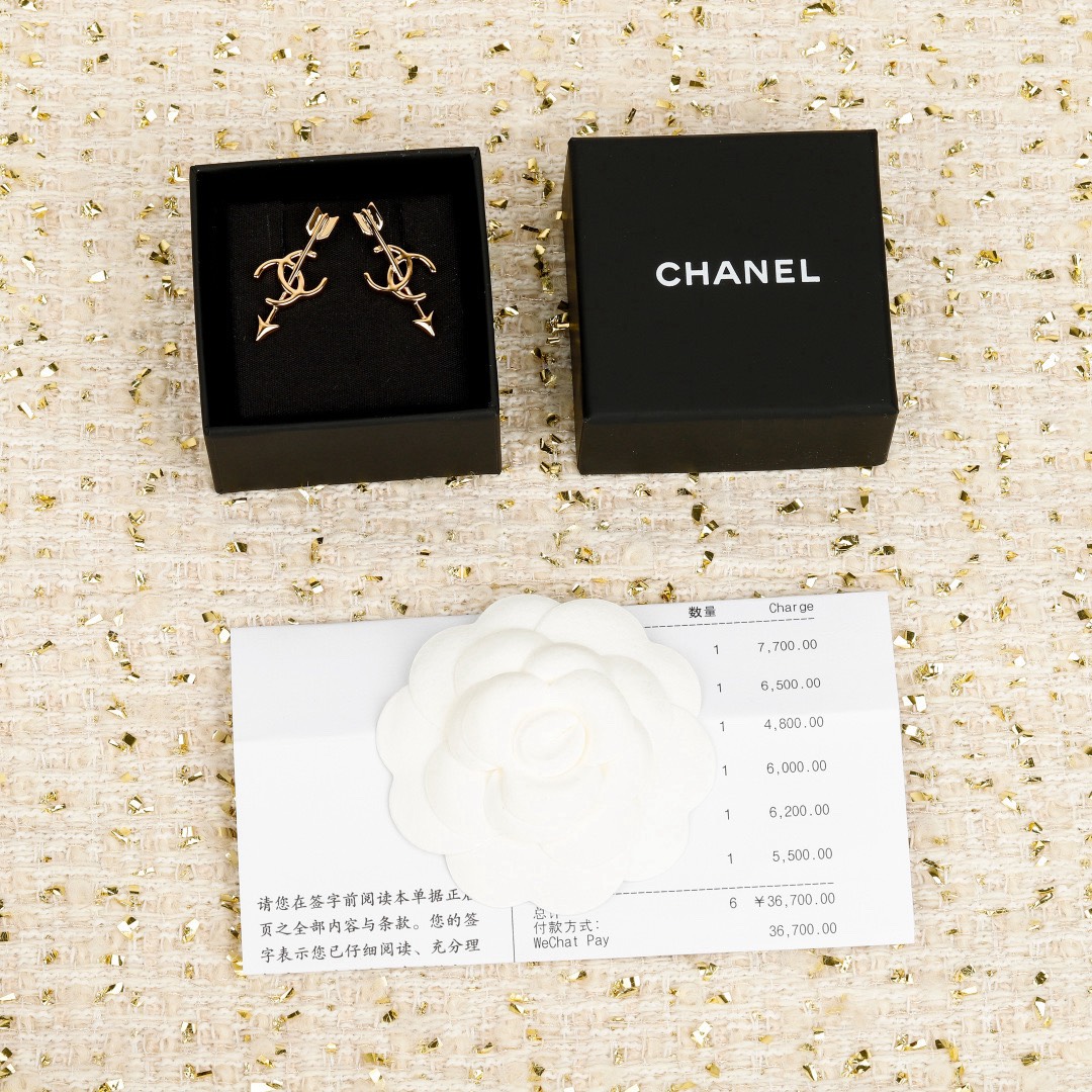 [TOP] CHANEL Earrings - Gold