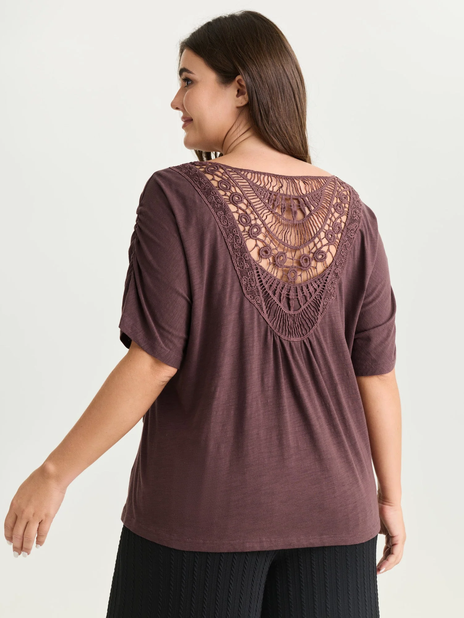 Lace Trim Plain Curvy Hem Knit Top