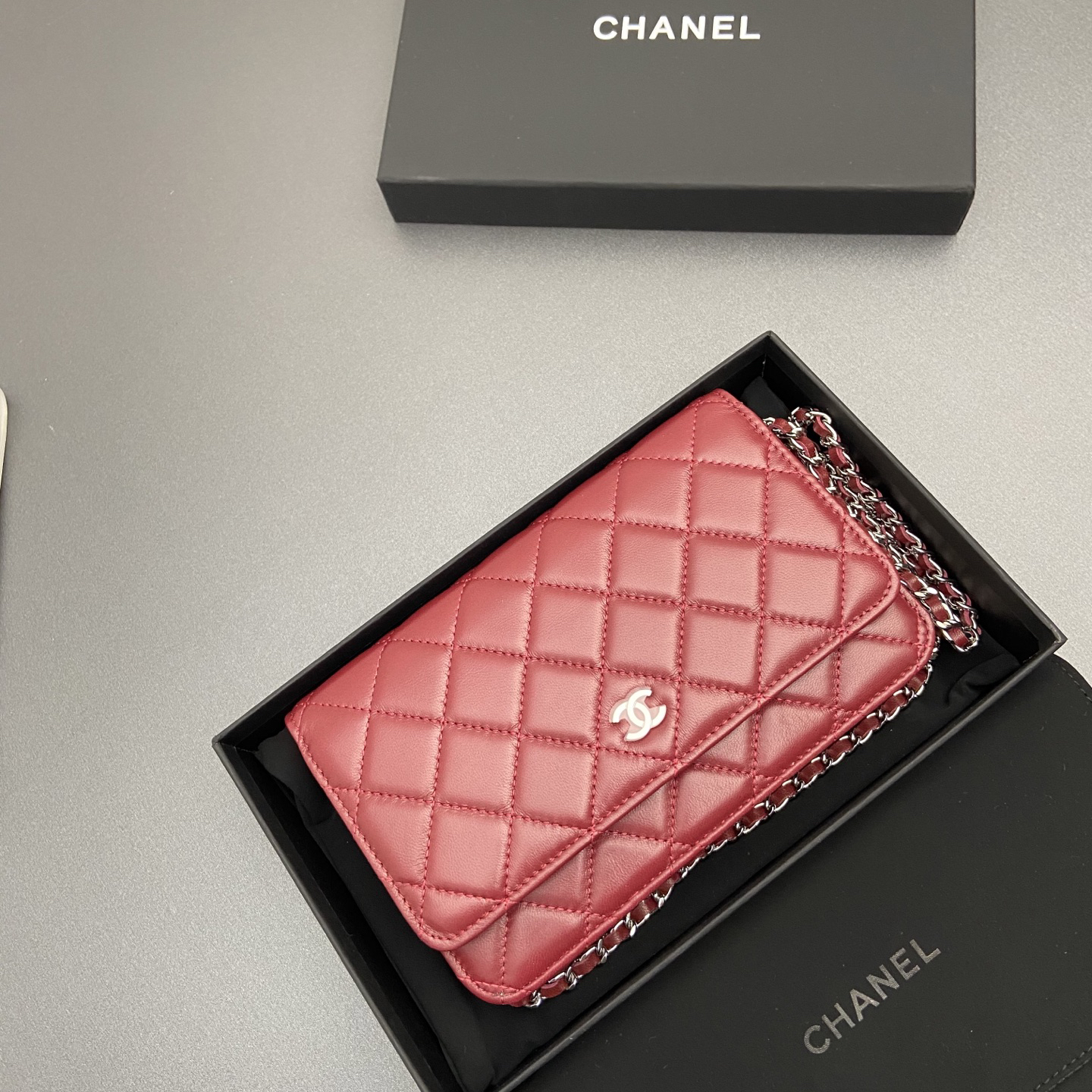 [TOP] CHANEL Woc Bag  - Red