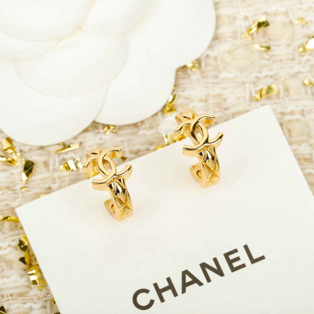 [TOP] CHANEL Earrings - Gold