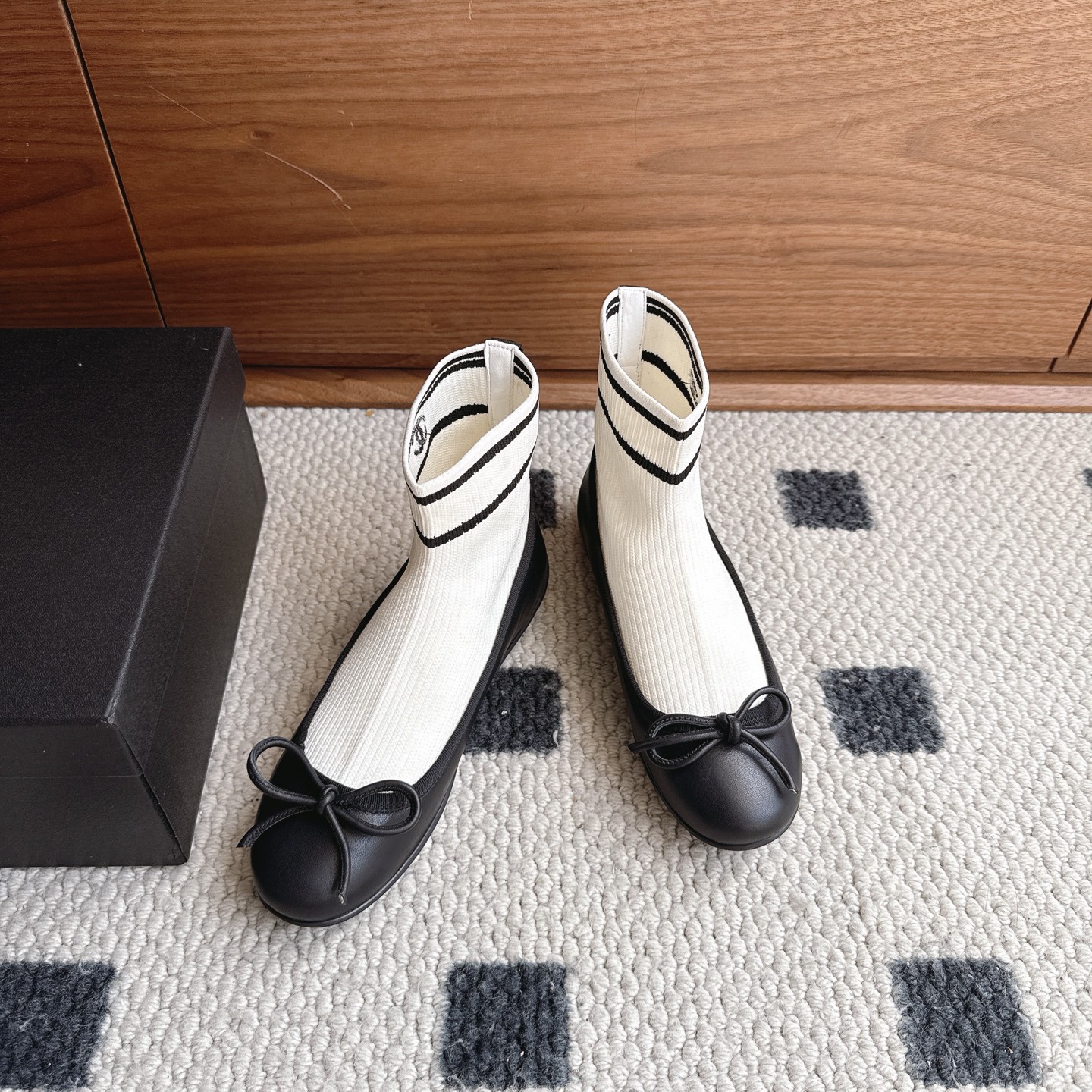 [TOP] CHANEL Knitted & Lambskin Boots - White - 711 Luxury
