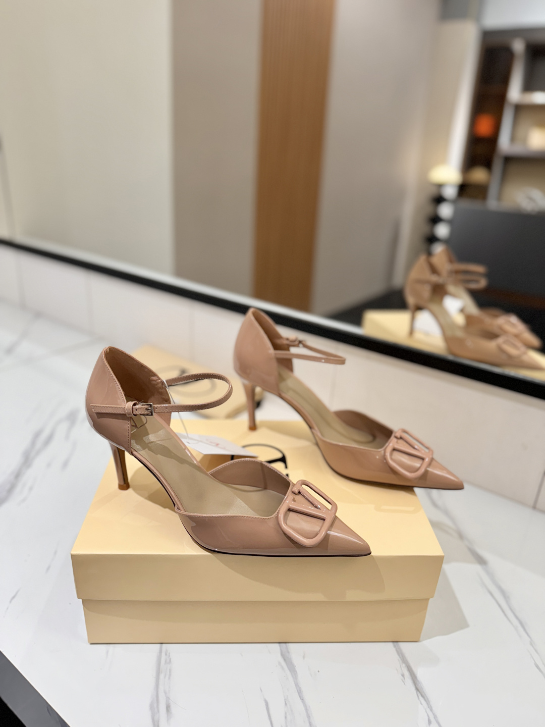 [TOP] VALENTINO Shoes - Beige - 711 Luxury