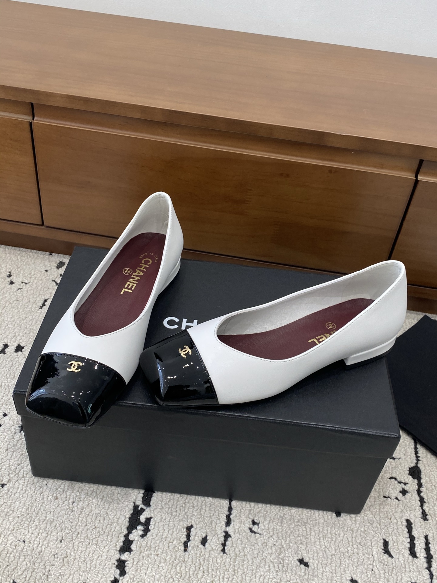 [TOP] CHANEL Flats - White - 711 Luxury