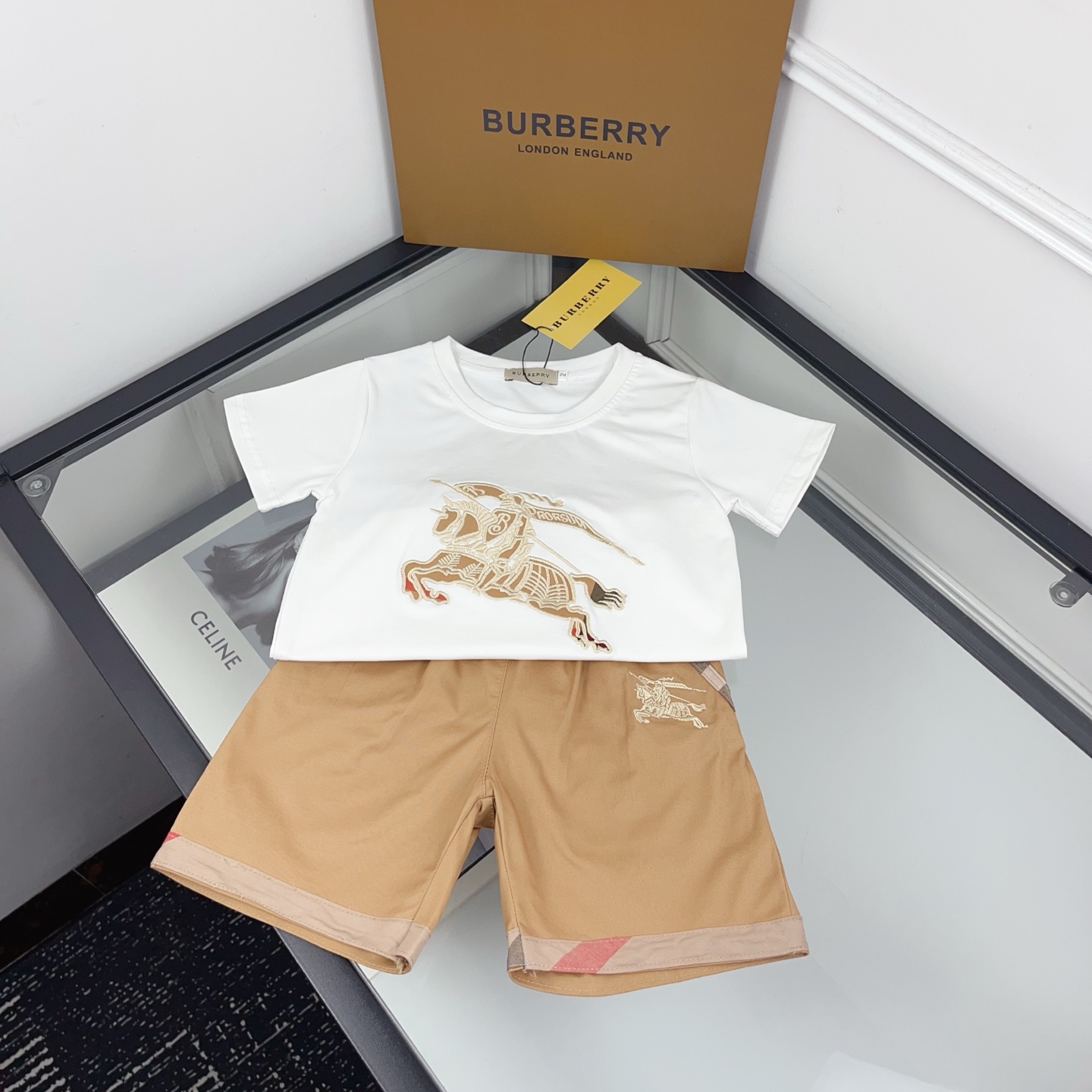 Burberry Unisex Kids White Embroidered Equestrian Knight Short Sleeve T-Shirt & Khaki Check Trim Shorts 2 Piece Boys Girls Summer Set Sizes 100-140