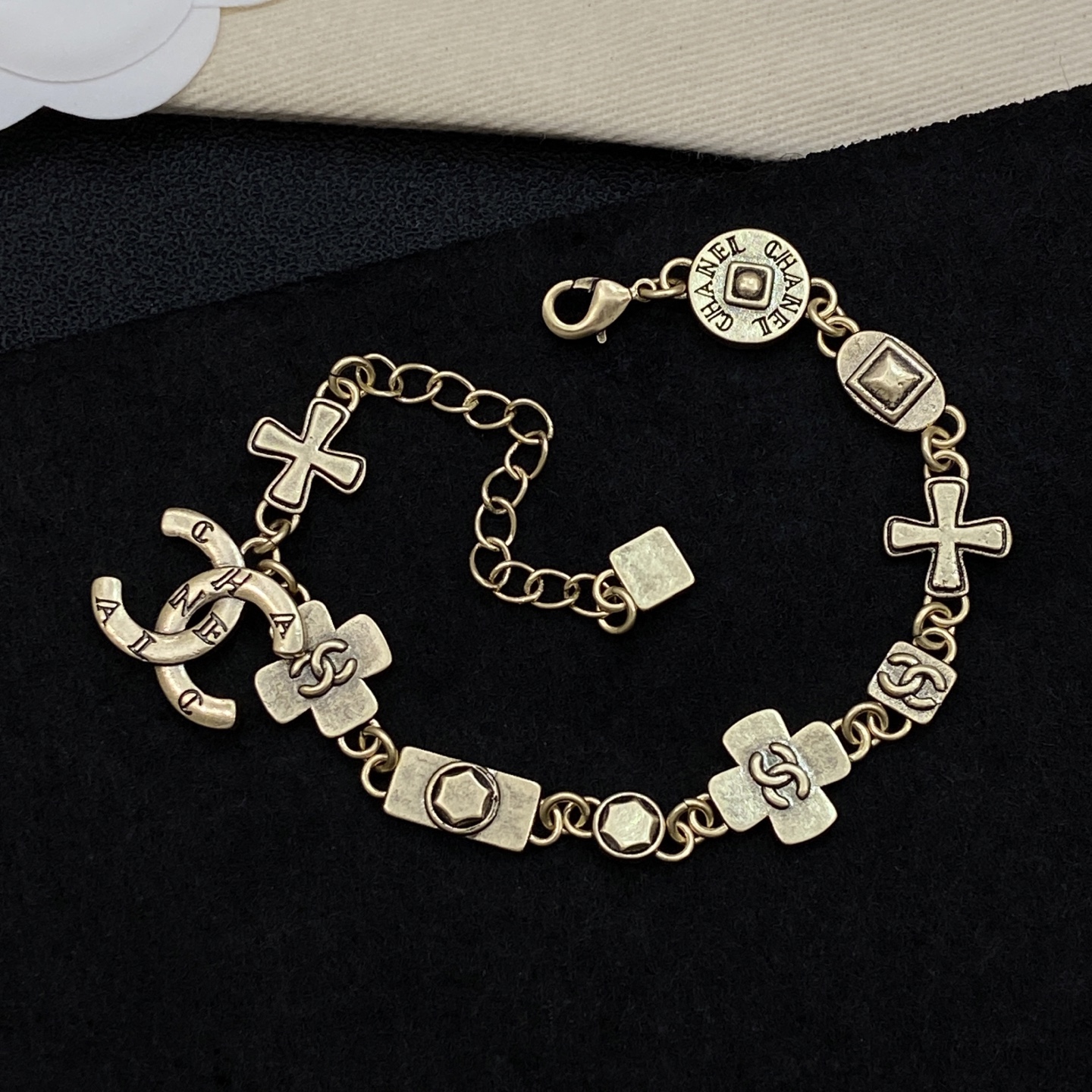[TOP] CHANEL Bracelet - Gold - 711 Luxury