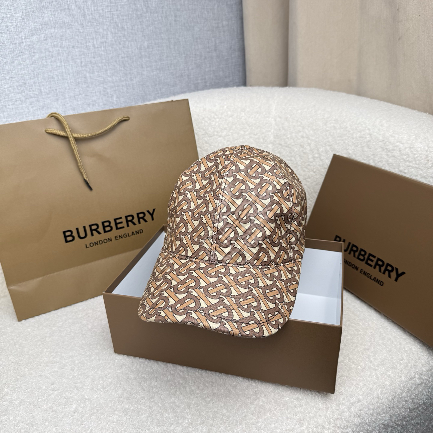 [TOP] BURBERRY Hat - Brown - 711 Luxury
