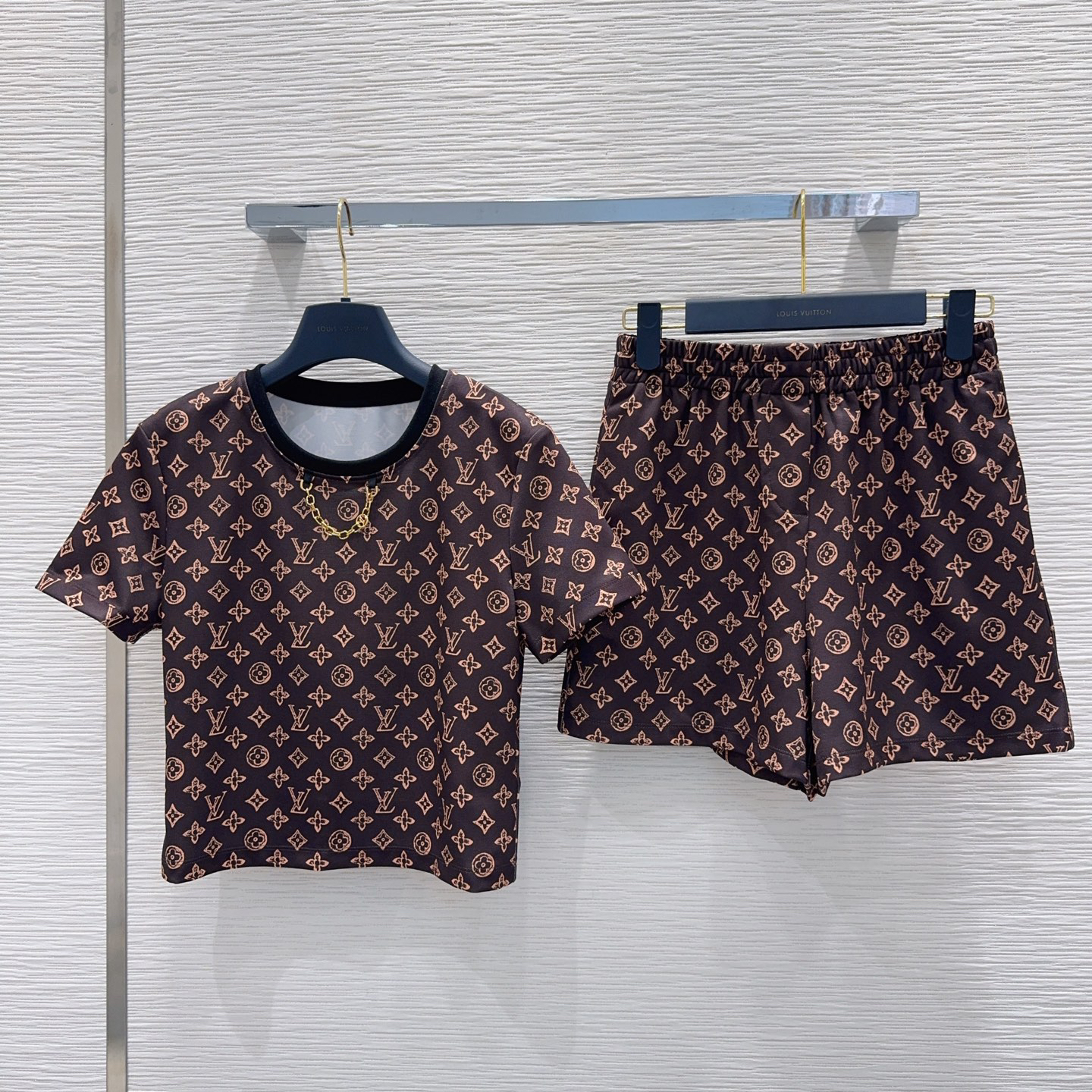 [TOP] Louis Vuitton LV T-shirt + Shorts Set - Brown