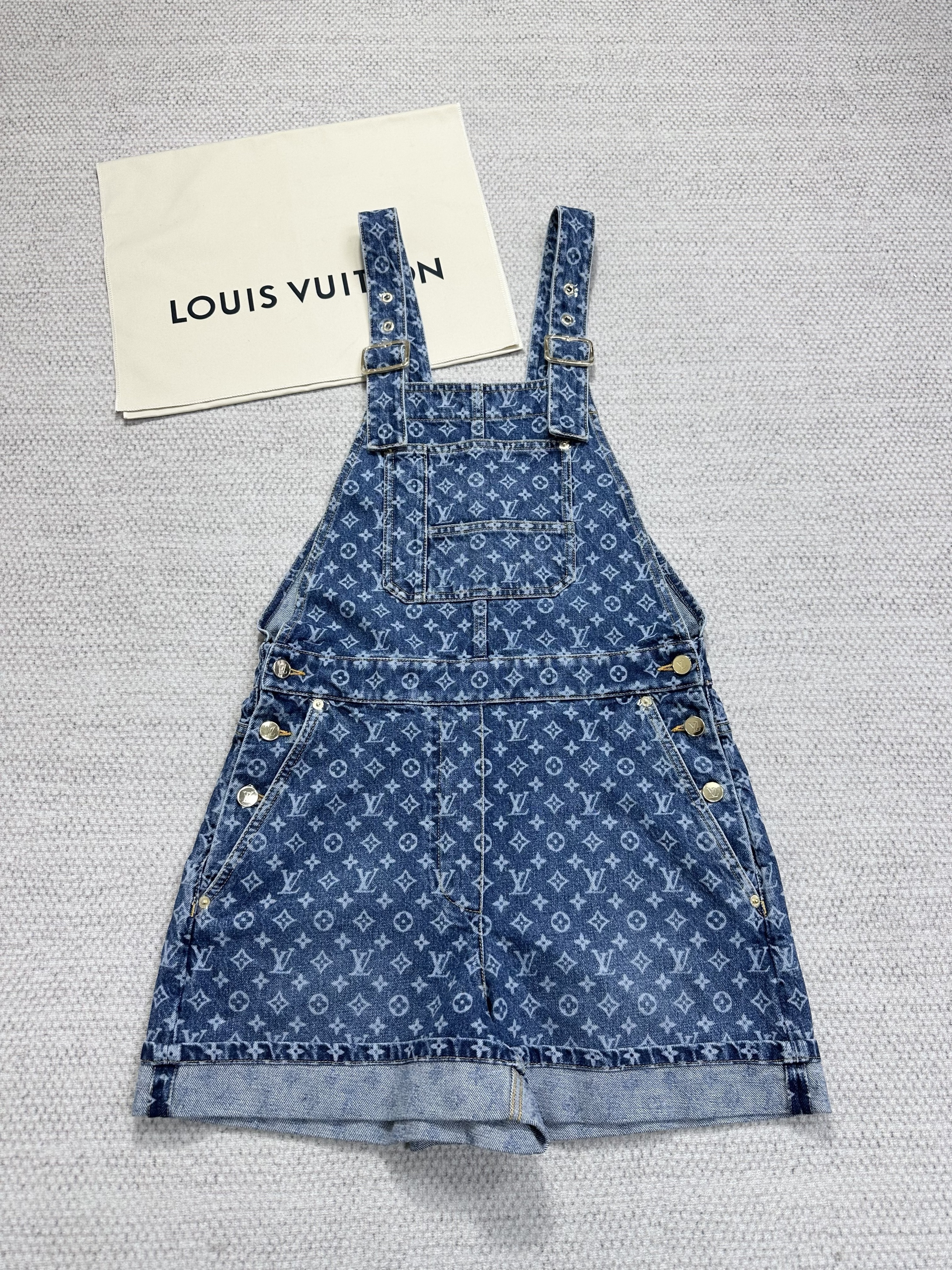 Louis Vuitton Clothing LOUIS VUITTON Top-quality version Denim Shorts With Suspenders #389861 View 2 | Nigo Office