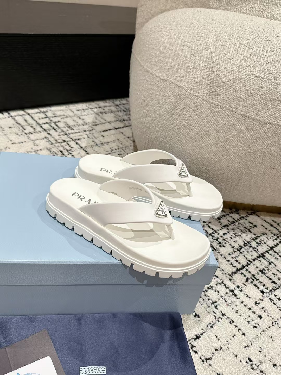 [TOP] PRADA Slippers - White - 711 Luxury