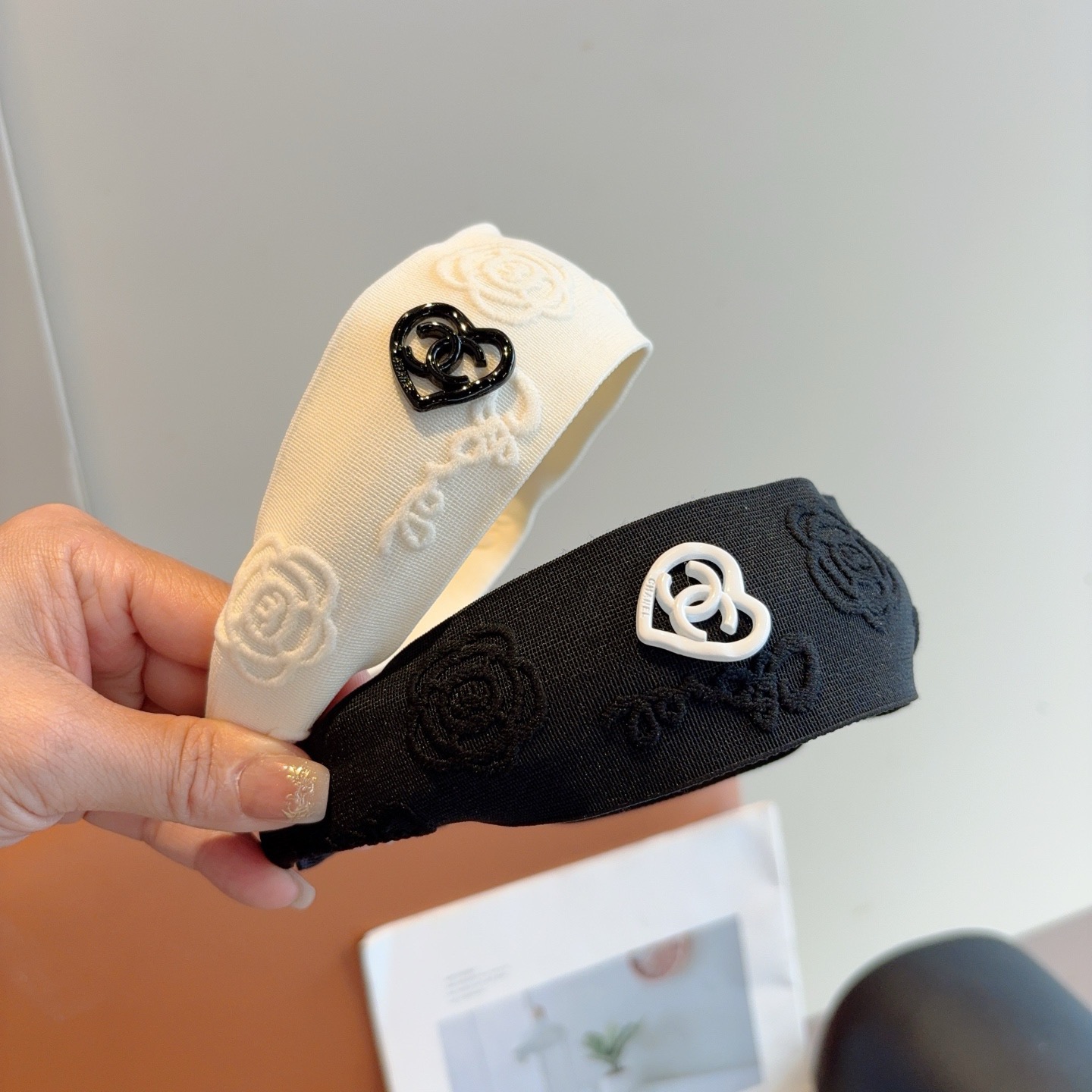 [TOP] CHANEL Hairband - 2 Colors - 711 Luxury