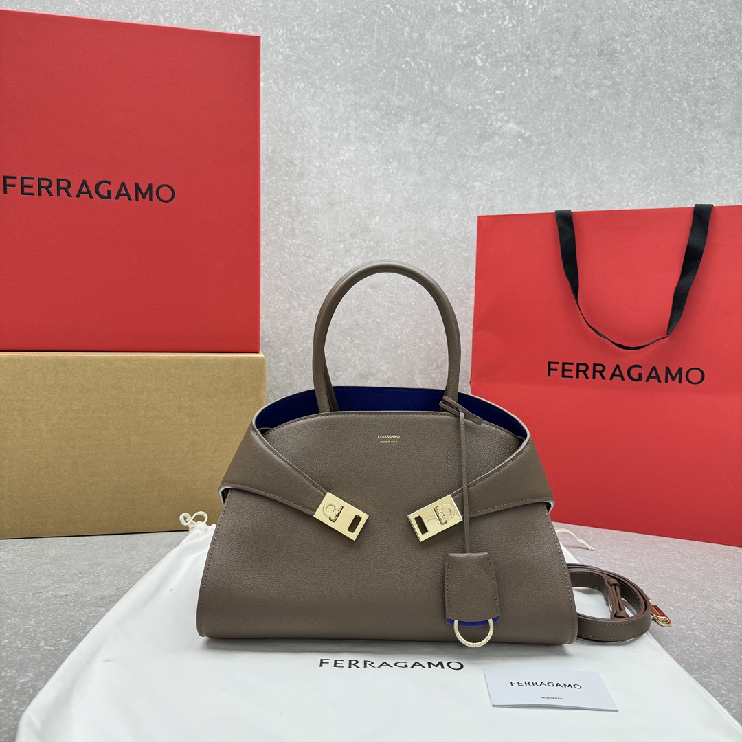 [TOP] Ferragamo Hug Bag Calfskin 32x22x14cm - Gray - 711 Luxury