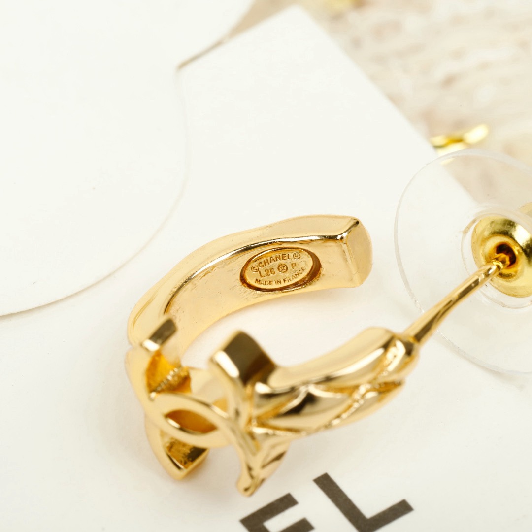 [TOP] CHANEL Earrings - Gold