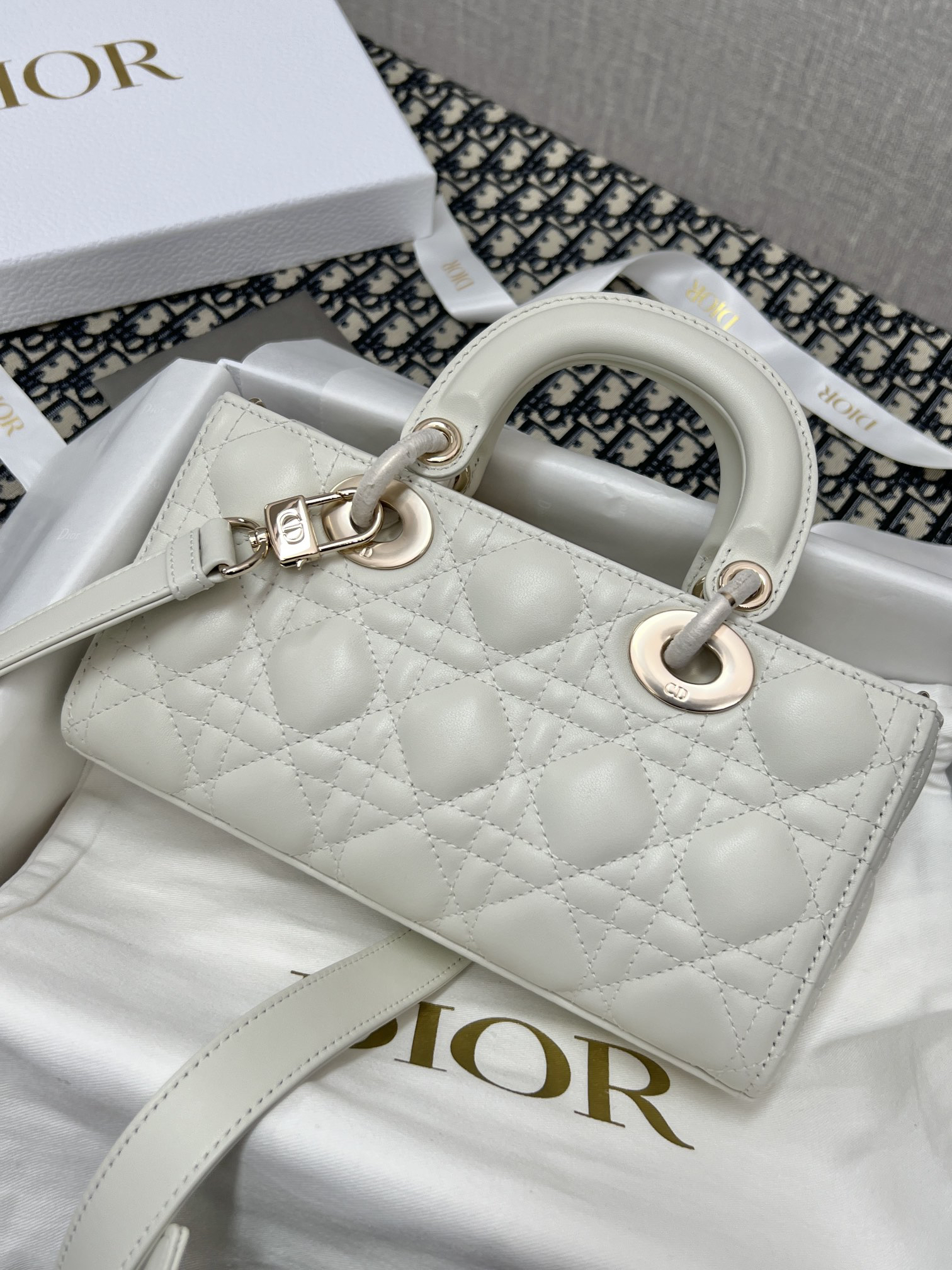 [TOP] Christian Dior Lady D-Joy Bag Lambskin 22x12x6cm - White