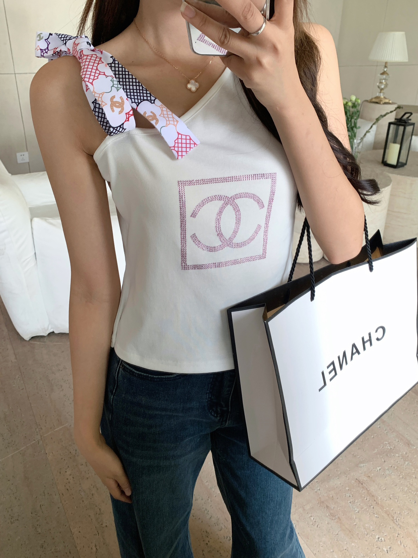 [TOP] CHANEL Vest - White