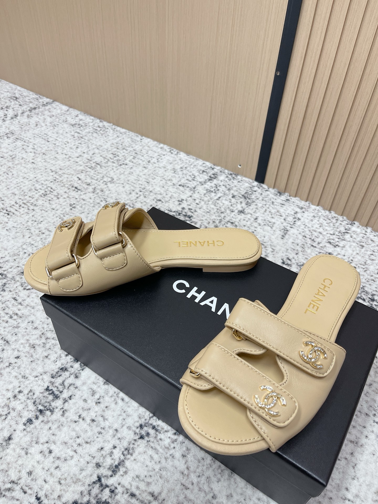 [TOP] CHANEL  Sandals - Khaki