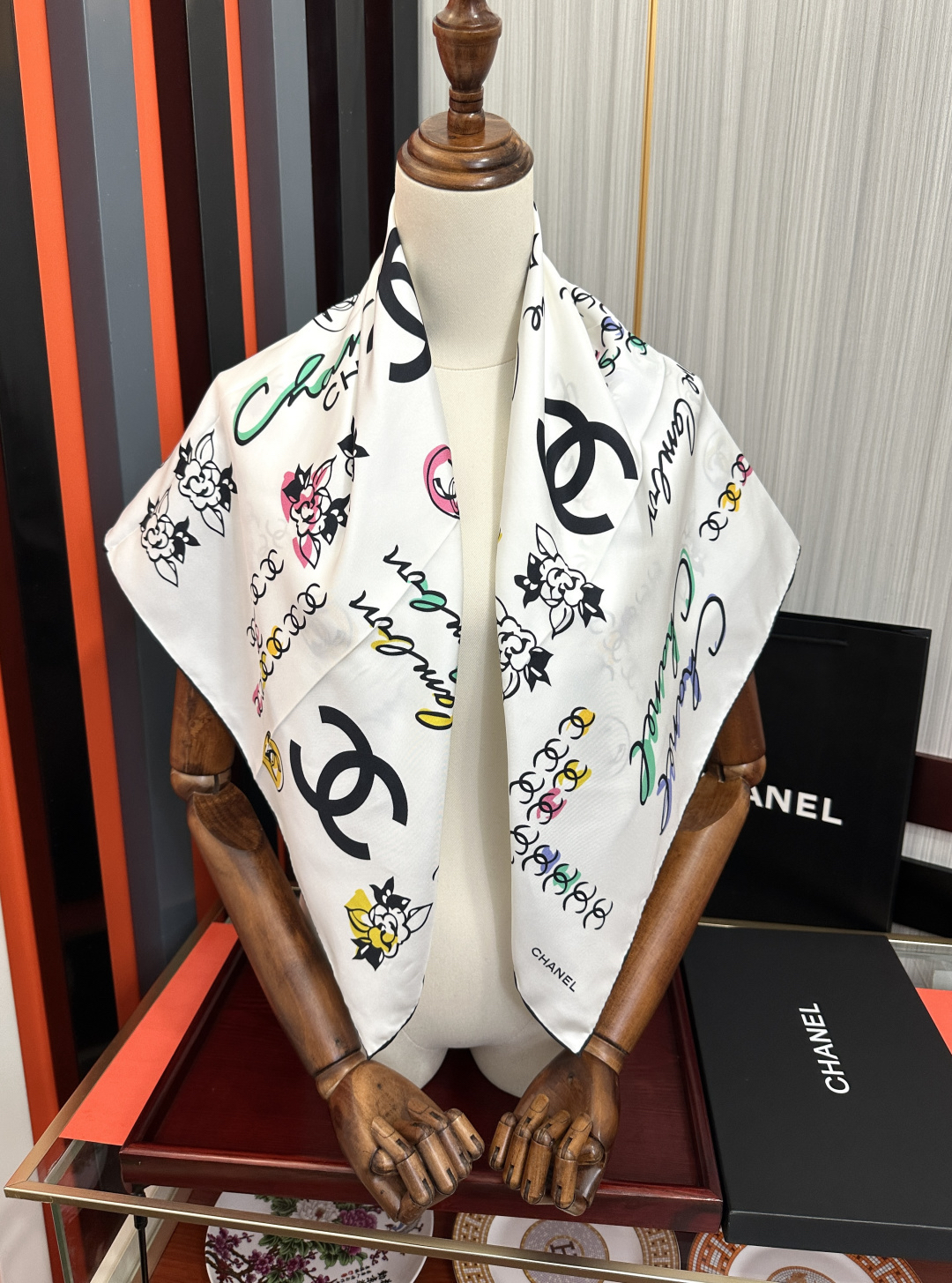 [TOP] CHANEL Silk Scarf 90 x 90 cm - White - 711 Luxury