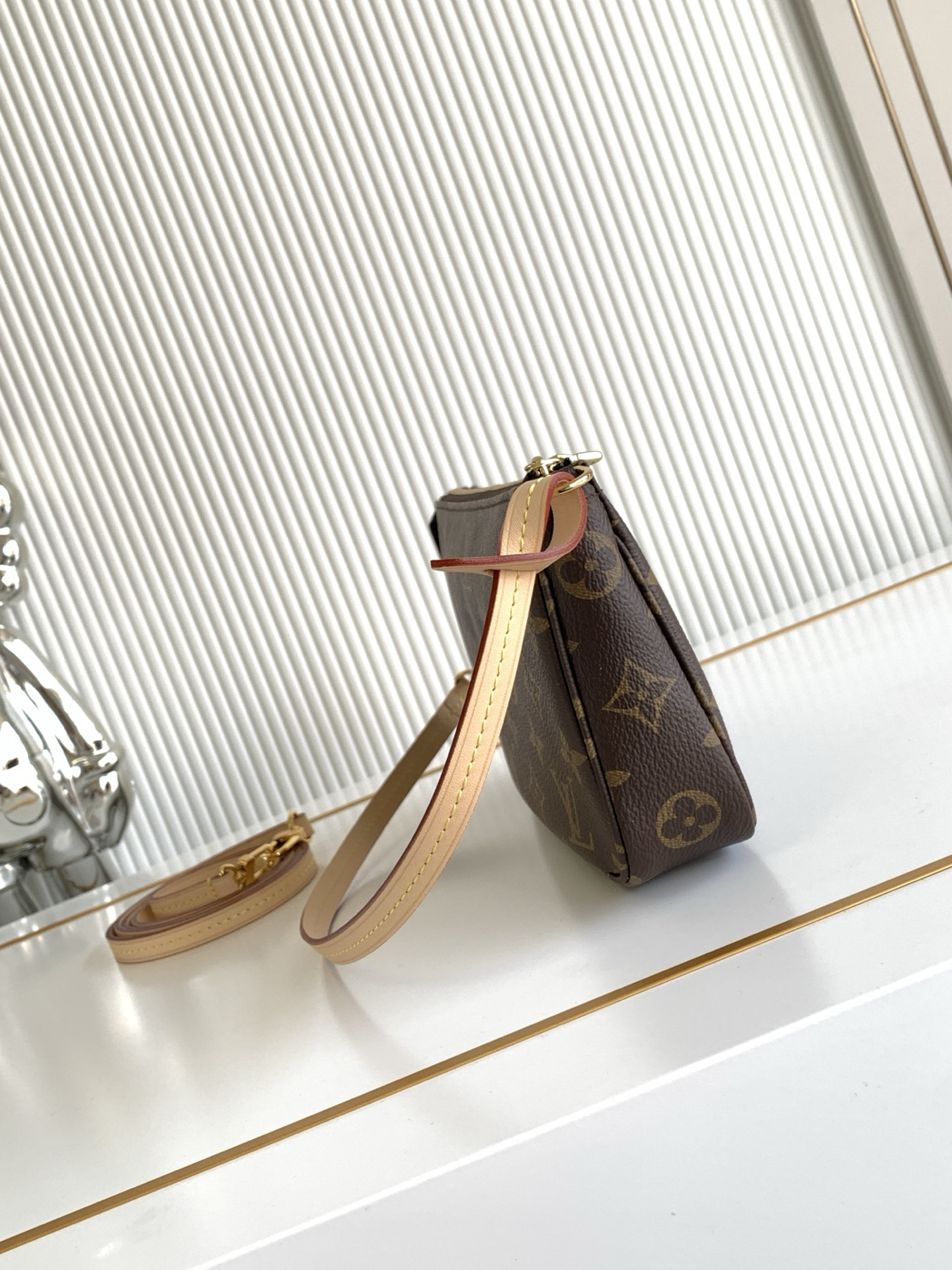 [TOP] Louis Vuitton LV Shoulder Bag 21 x 13 x 3 cm - Brown