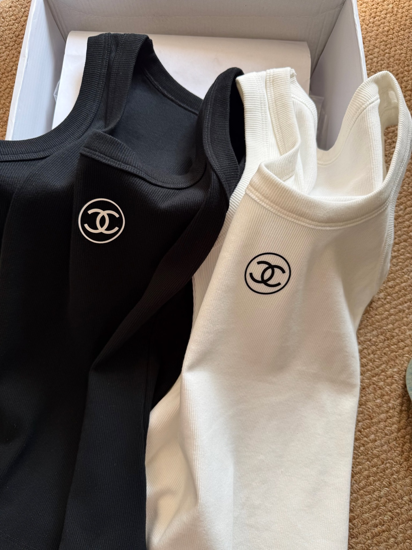 [TOP] CHANEL  Vest - 2 Colors