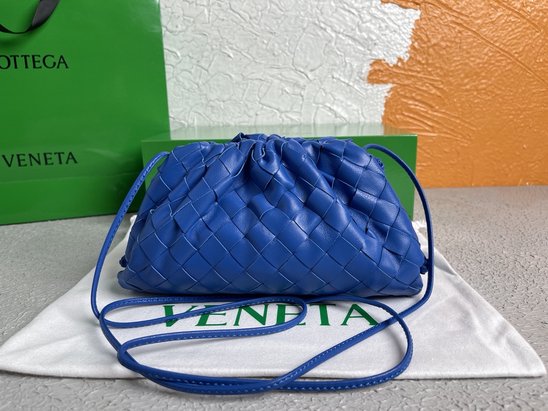 [TOP] Bottega Veneta BV The Pouch Bag 22x13x7cm - Blue - 711 Luxury