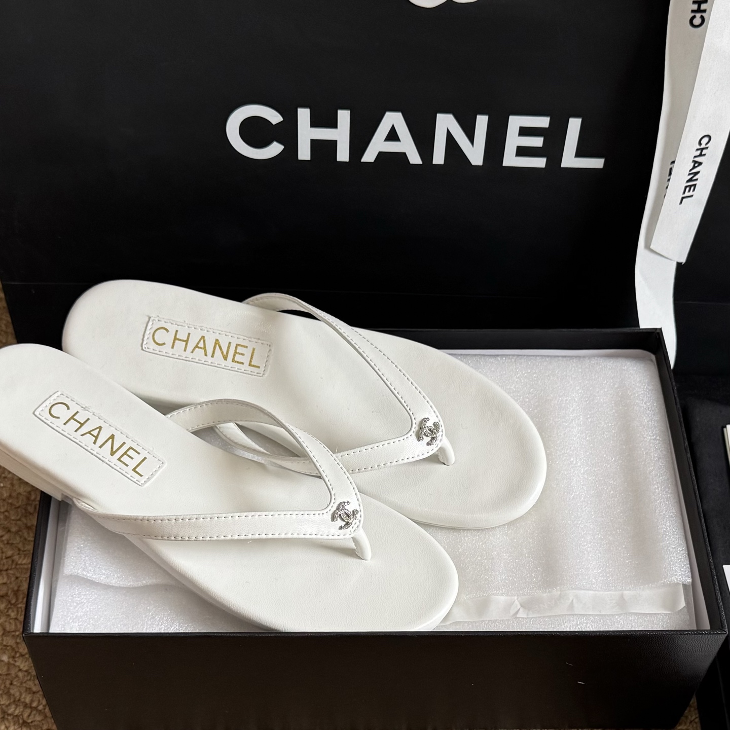 [TOP] CHANEL Slippers - White