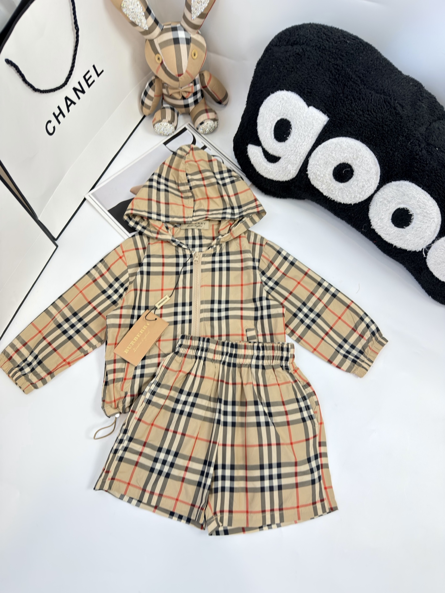 Burberry Unisex Kids Classic Vintage Check Hooded Sun Protection Jacket & Shorts Two Piece Set Boys Girls Sizes 90-150
