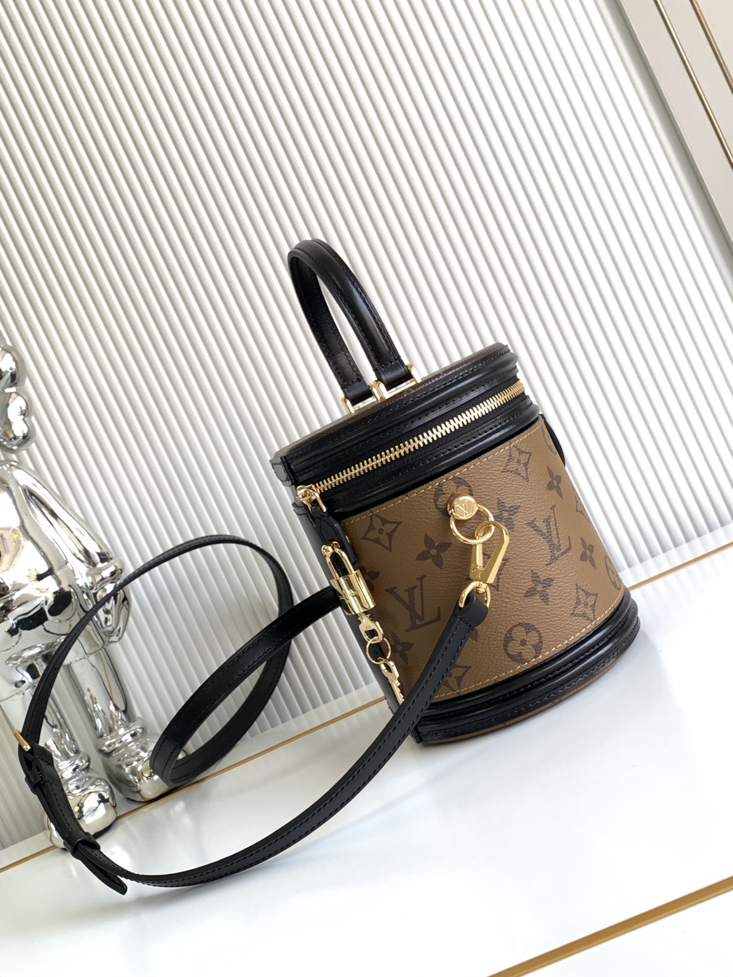 [TOP] Louis Vuitton LV Giant Monogram Vanity Bag 15 x 17 x 15 CM - Brown