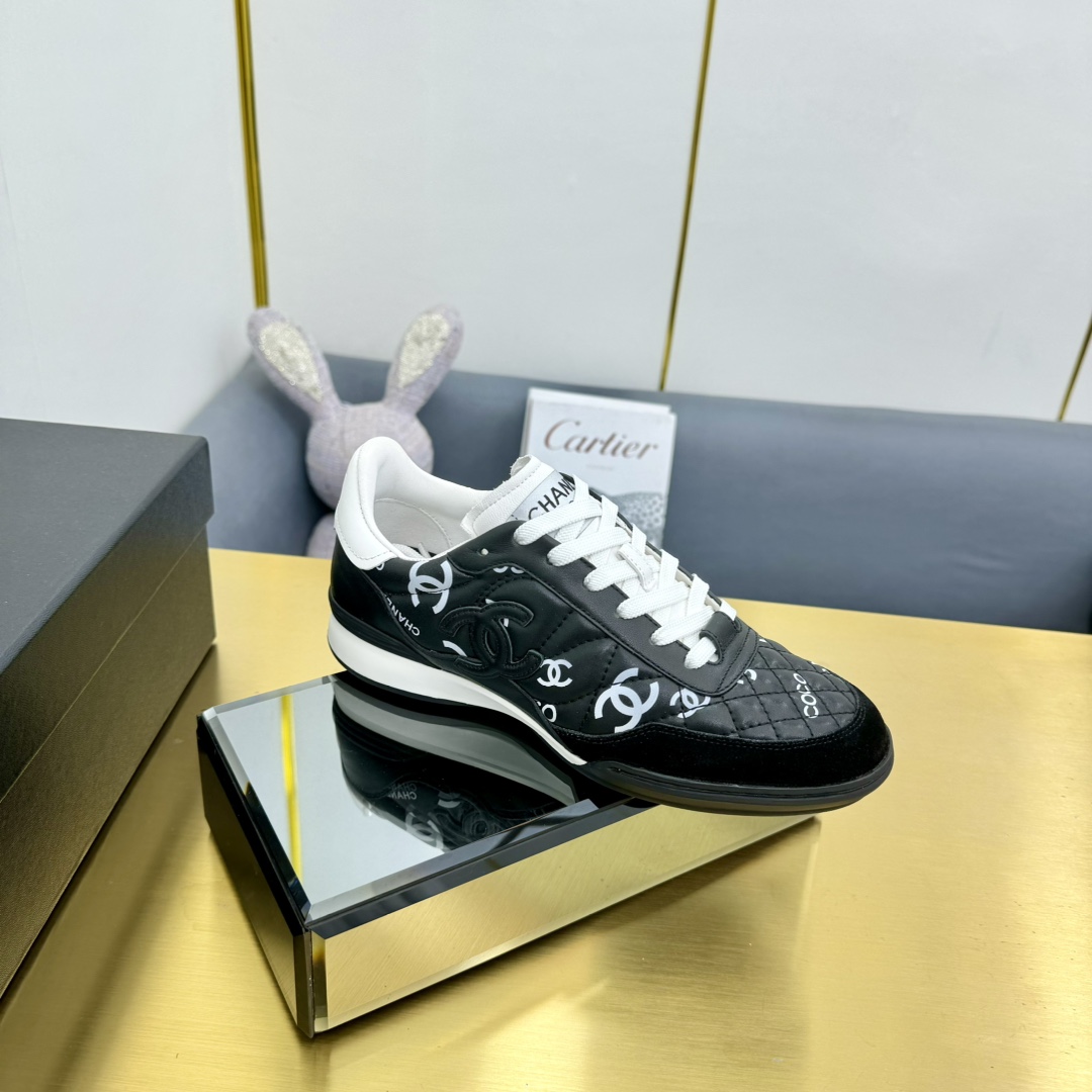 [TOP] CHANEL Sneakers - Black
