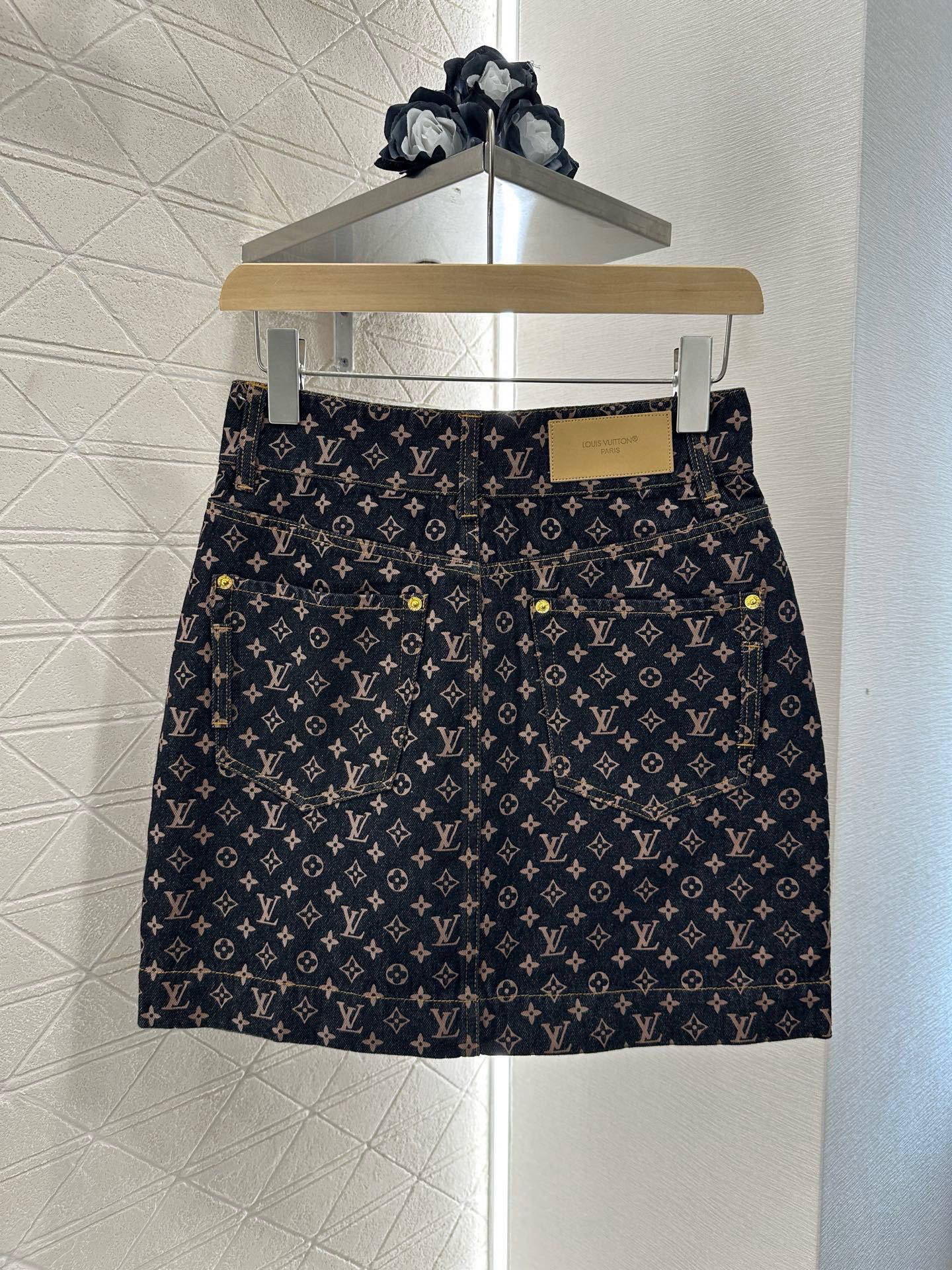 [TOP] Louis Vuitton LV Denim Skirt - Black