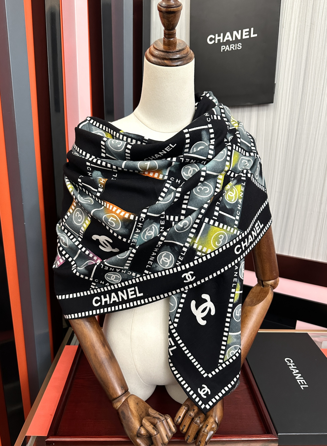 [TOP] CHANEL CC Scarf 140x140cm - Black - 711 Luxury